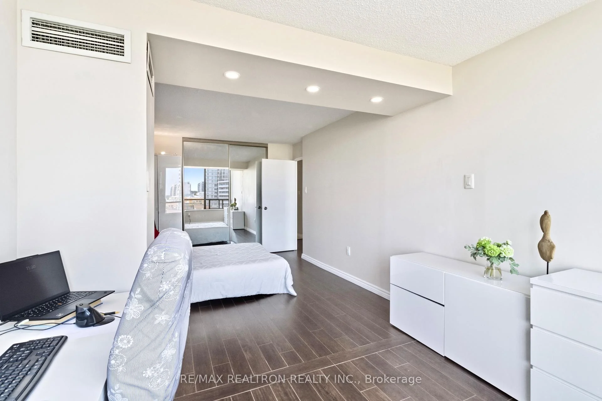 Photo 61 of Unit 812, 7420 Bathurst Street, Vaughan, Brownridge — HOMEH