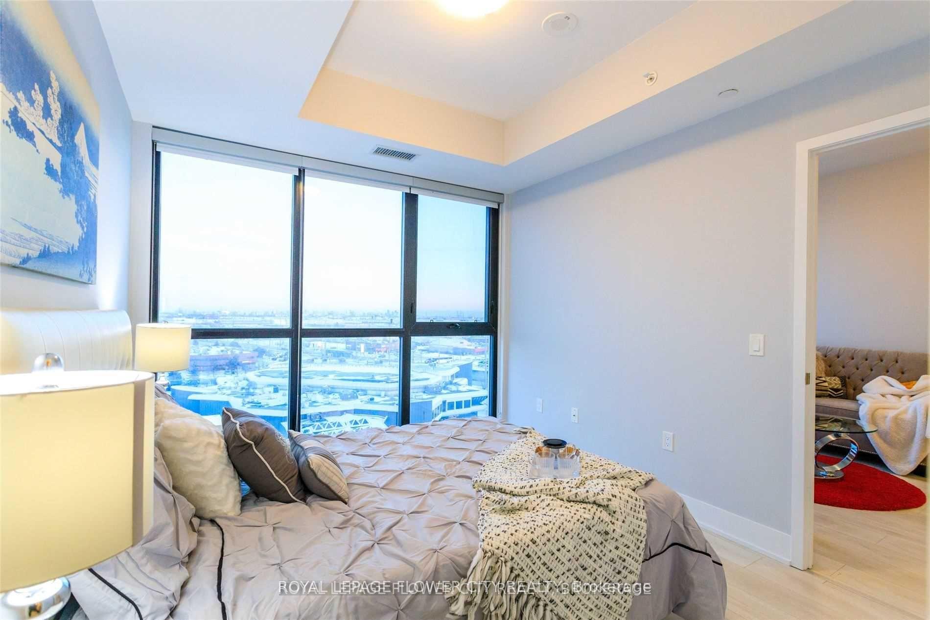 Photo 5 of Unit 910, 2908 Highway 7 Road, Vaughan, Concord — HOMEH
