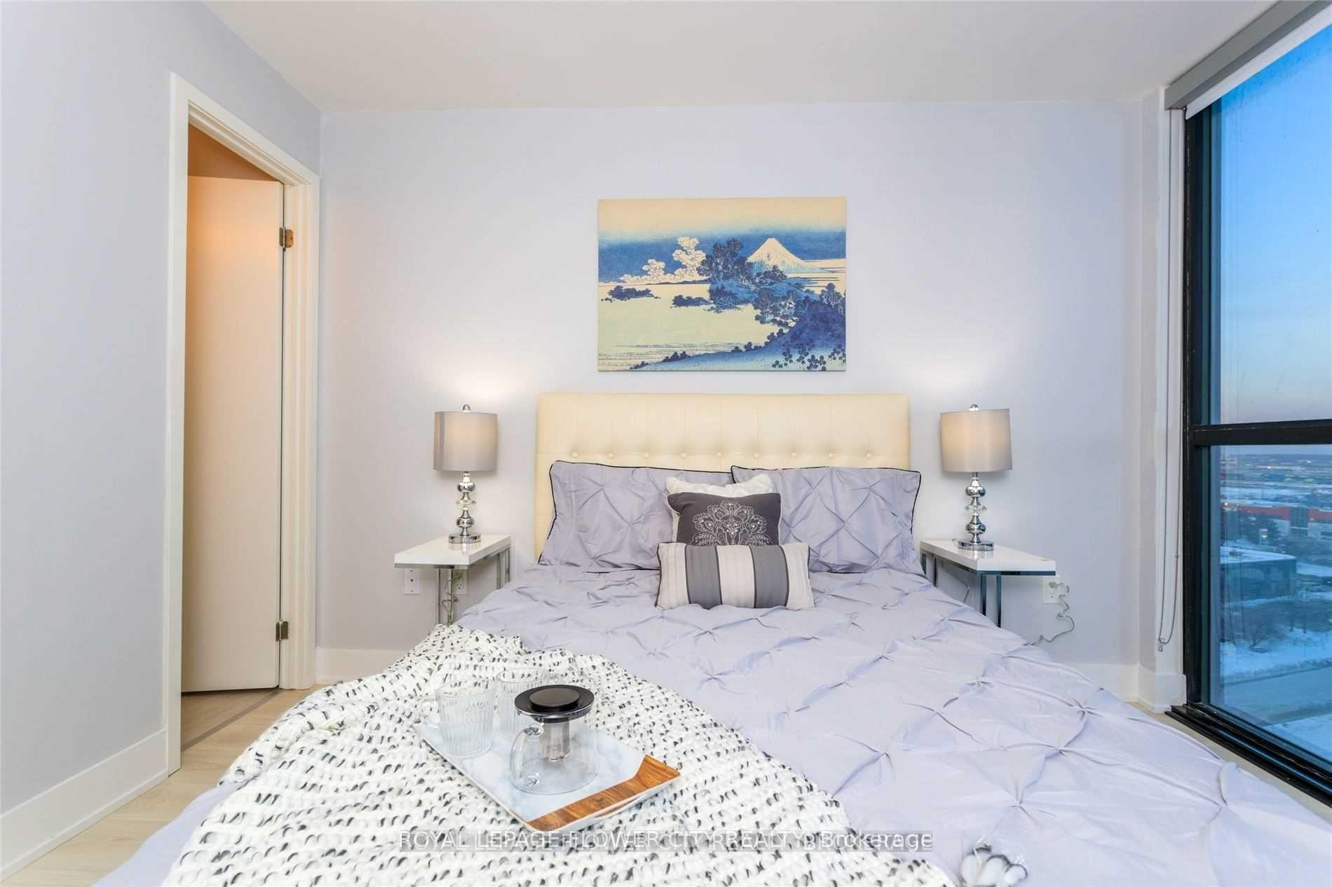 Photo 6 of Unit 910, 2908 Highway 7 Road, Vaughan, Concord — HOMEH