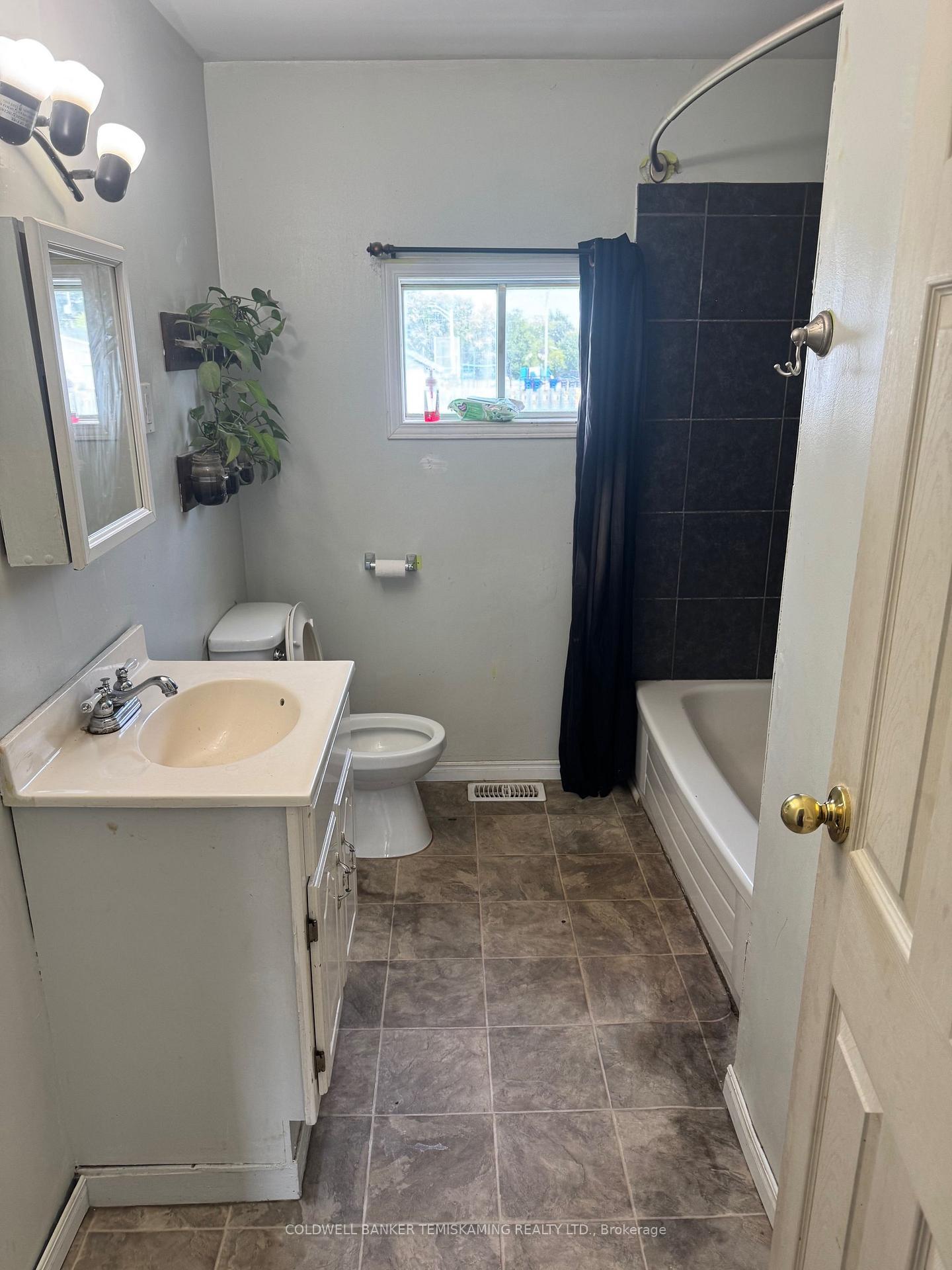 Photo 10 of 78 King Street, Temiskaming Shores, Haileybury — HOMEH