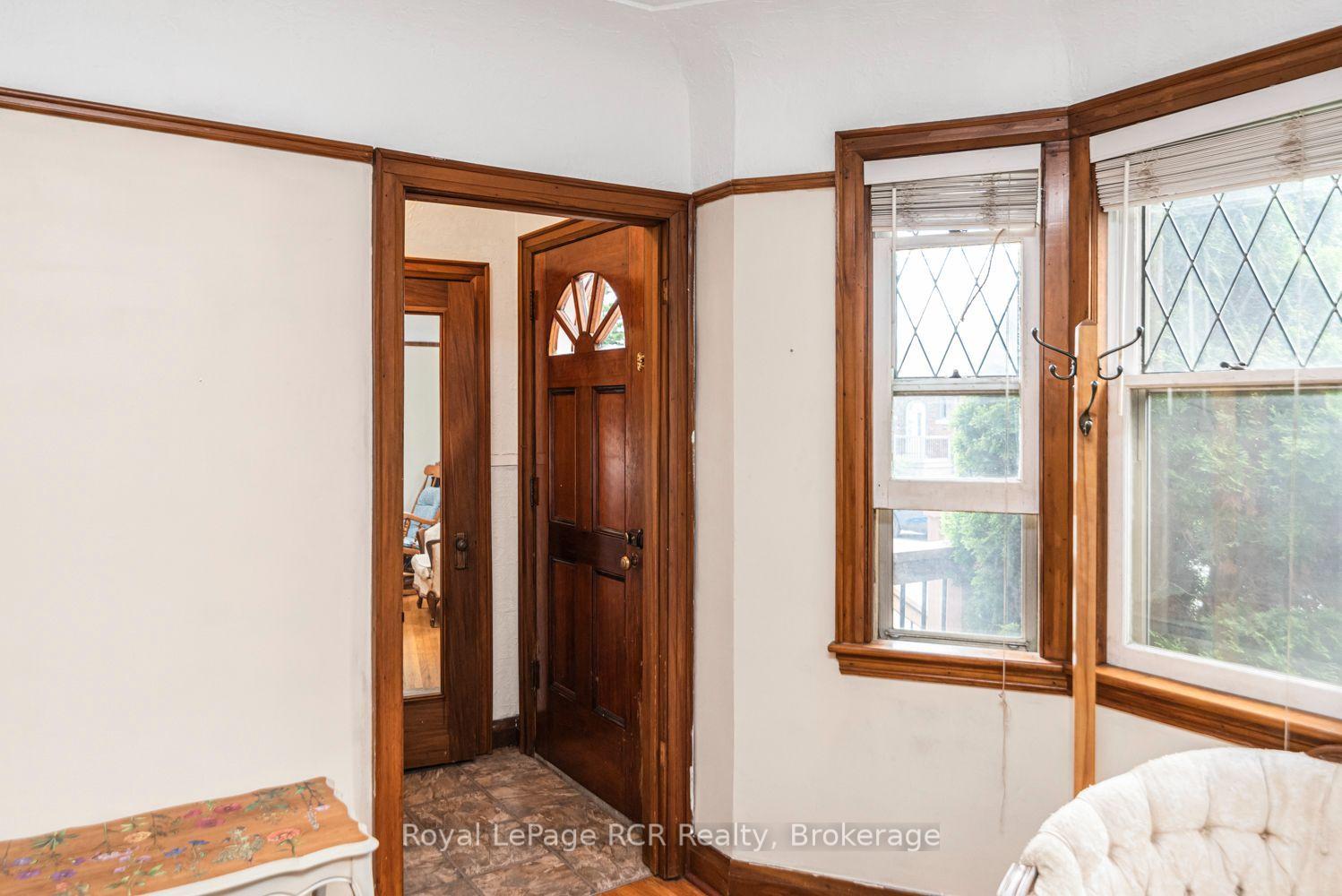 Photo 7 of 52 Cameron Avenue S, Hamilton, Bartonville — HOMEH