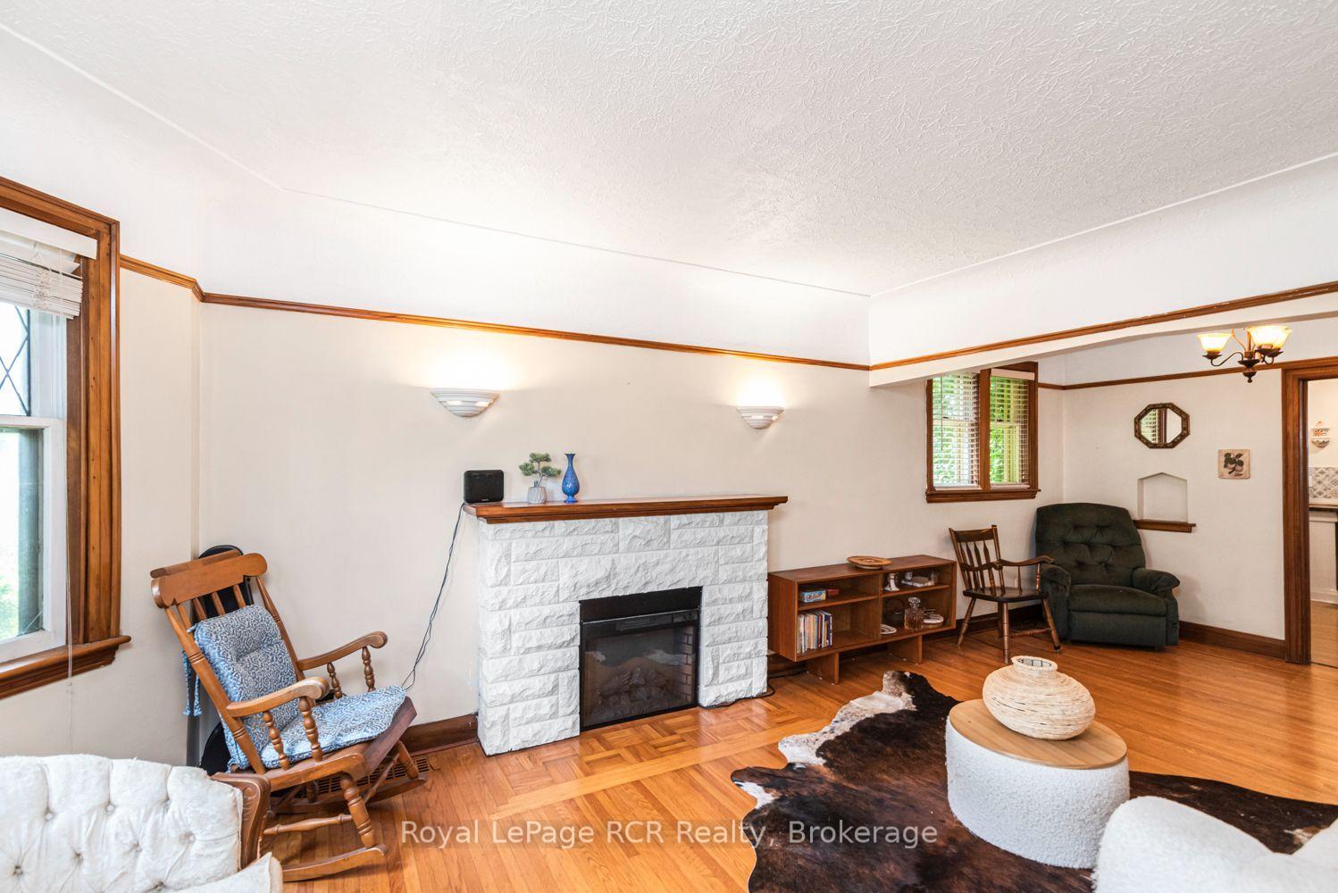 Photo 8 of 52 Cameron Avenue S, Hamilton, Bartonville — HOMEH