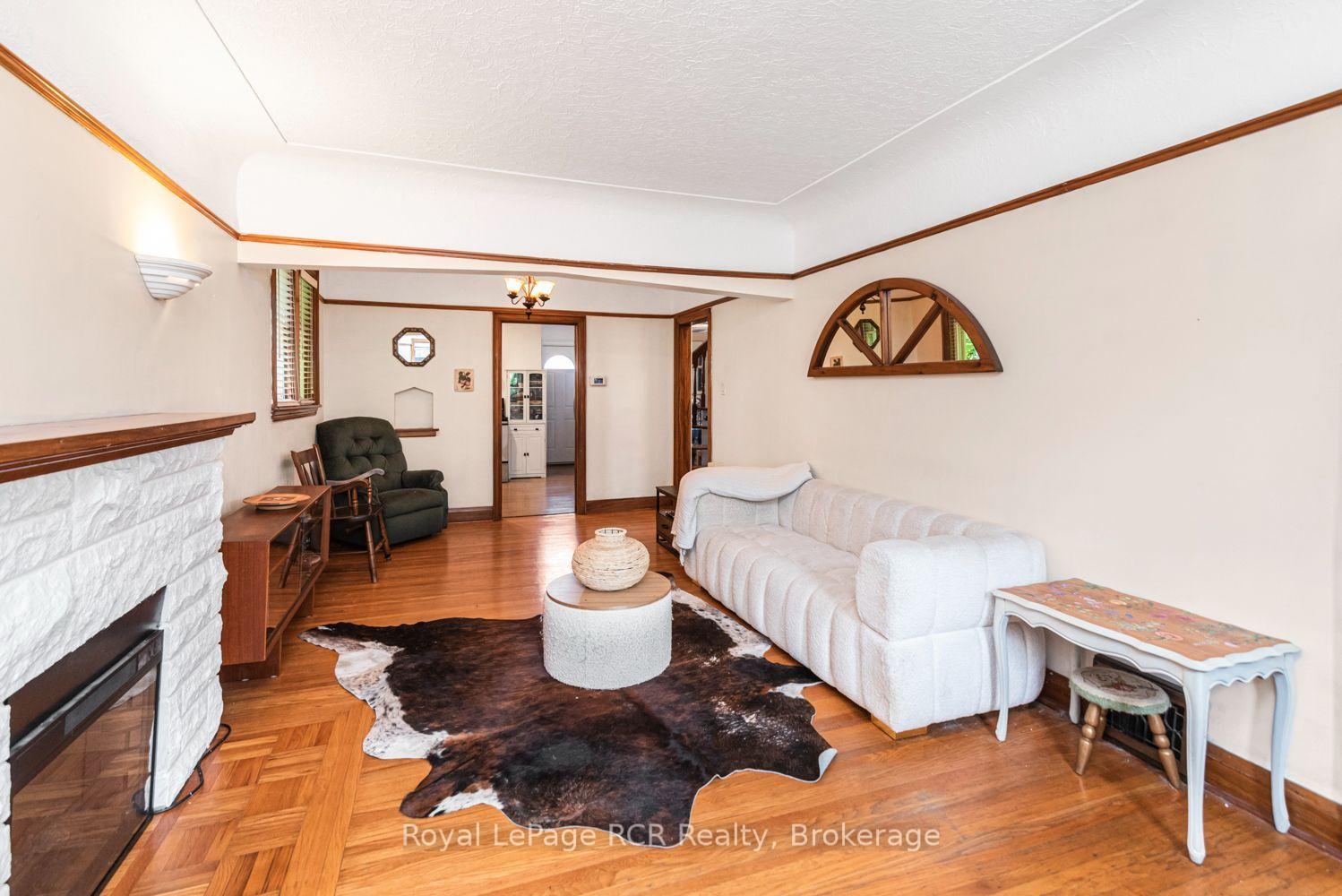 Photo 9 of 52 Cameron Avenue S, Hamilton, Bartonville — HOMEH