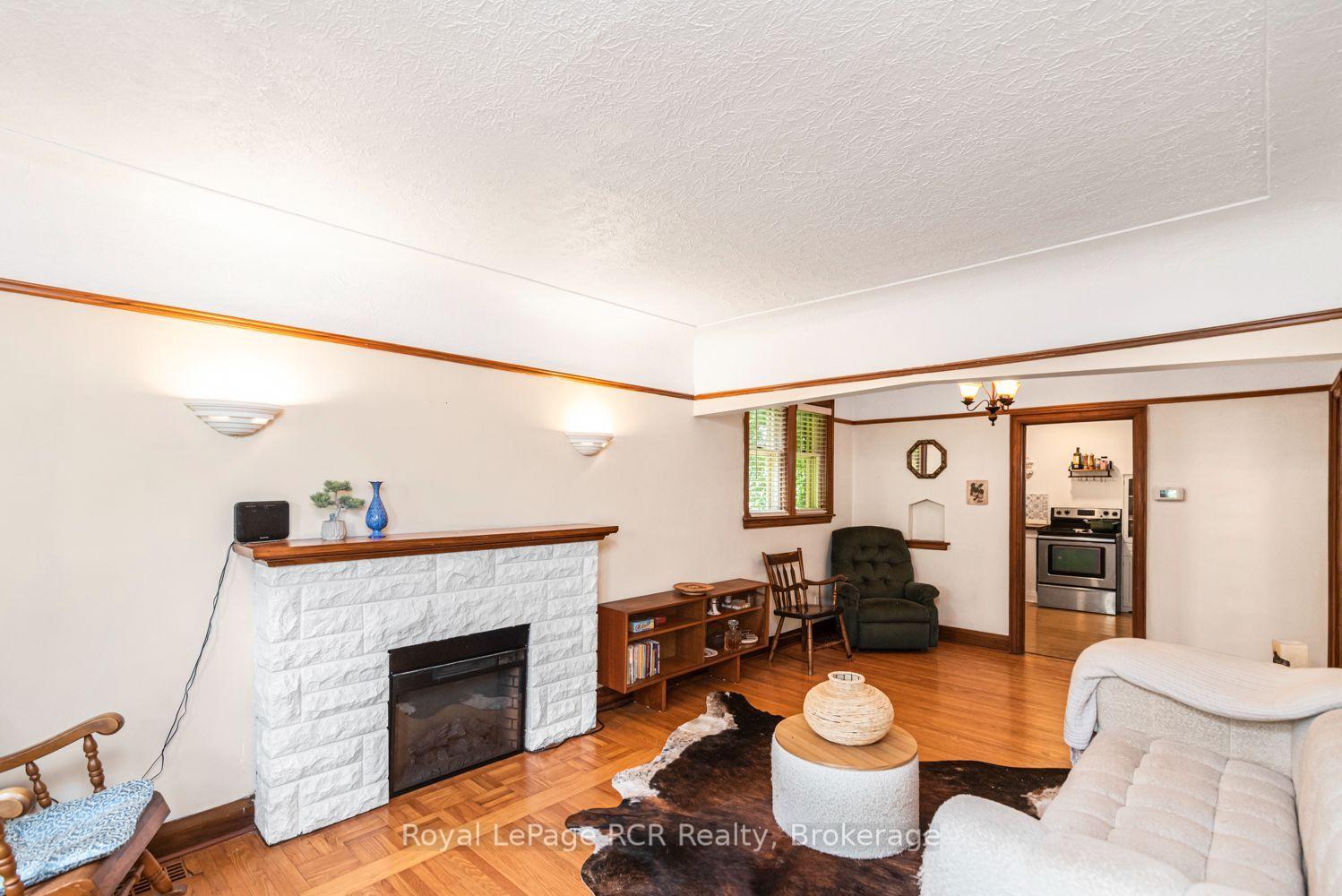 Photo 10 of 52 Cameron Avenue S, Hamilton, Bartonville — HOMEH