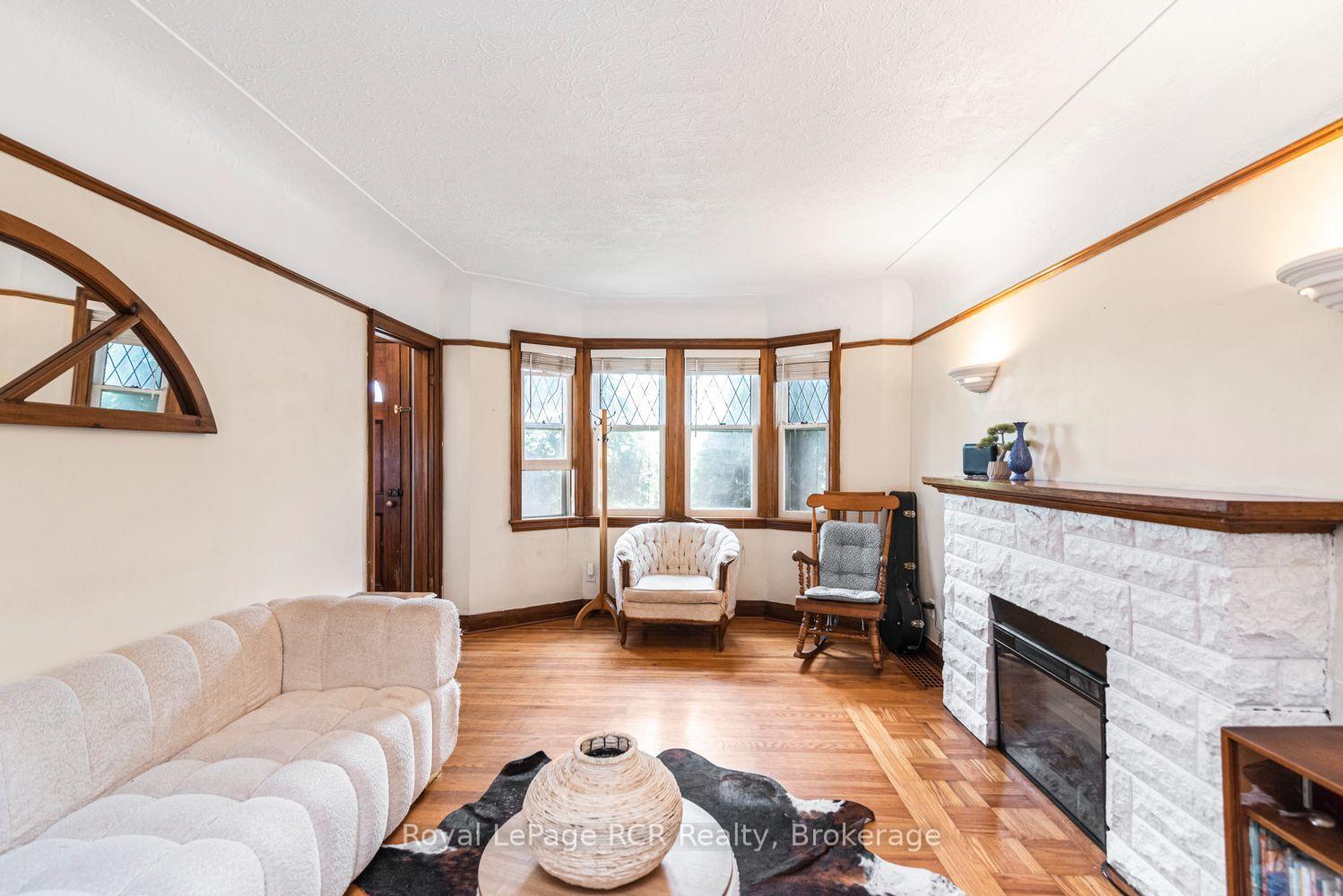 Photo 12 of 52 Cameron Avenue S, Hamilton, Bartonville — HOMEH