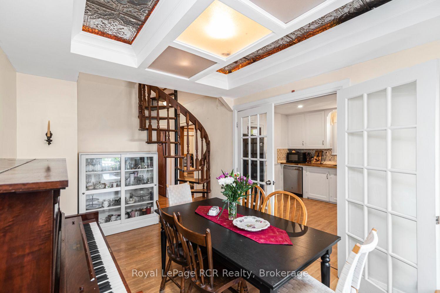 Photo 14 of 52 Cameron Avenue S, Hamilton, Bartonville — HOMEH