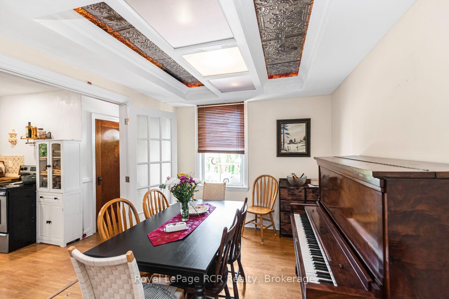 Photo 16 of 52 Cameron Avenue S, Hamilton, Bartonville — HOMEH