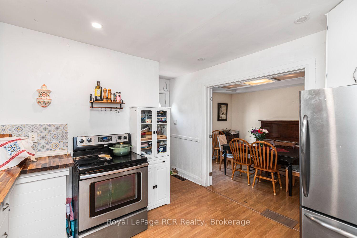 Photo 18 of 52 Cameron Avenue S, Hamilton, Bartonville — HOMEH