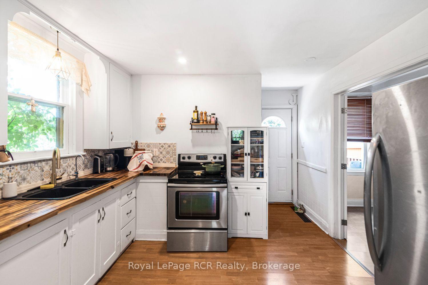 Photo 20 of 52 Cameron Avenue S, Hamilton, Bartonville — HOMEH