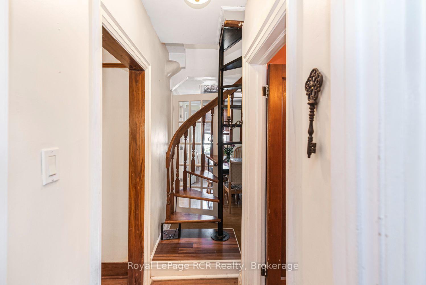 Photo 24 of 52 Cameron Avenue S, Hamilton, Bartonville — HOMEH