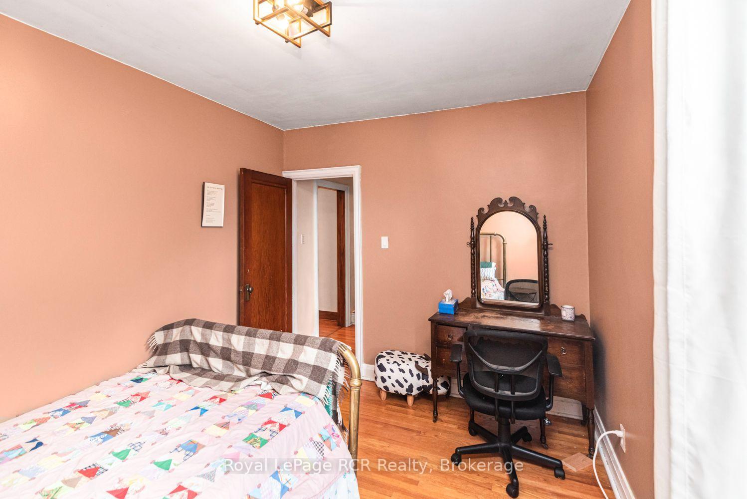 Photo 25 of 52 Cameron Avenue S, Hamilton, Bartonville — HOMEH