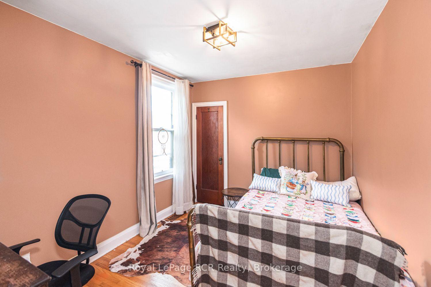 Photo 26 of 52 Cameron Avenue S, Hamilton, Bartonville — HOMEH
