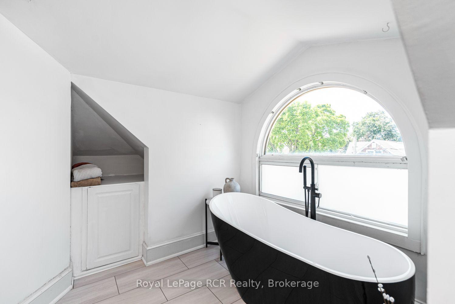Photo 31 of 52 Cameron Avenue S, Hamilton, Bartonville — HOMEH