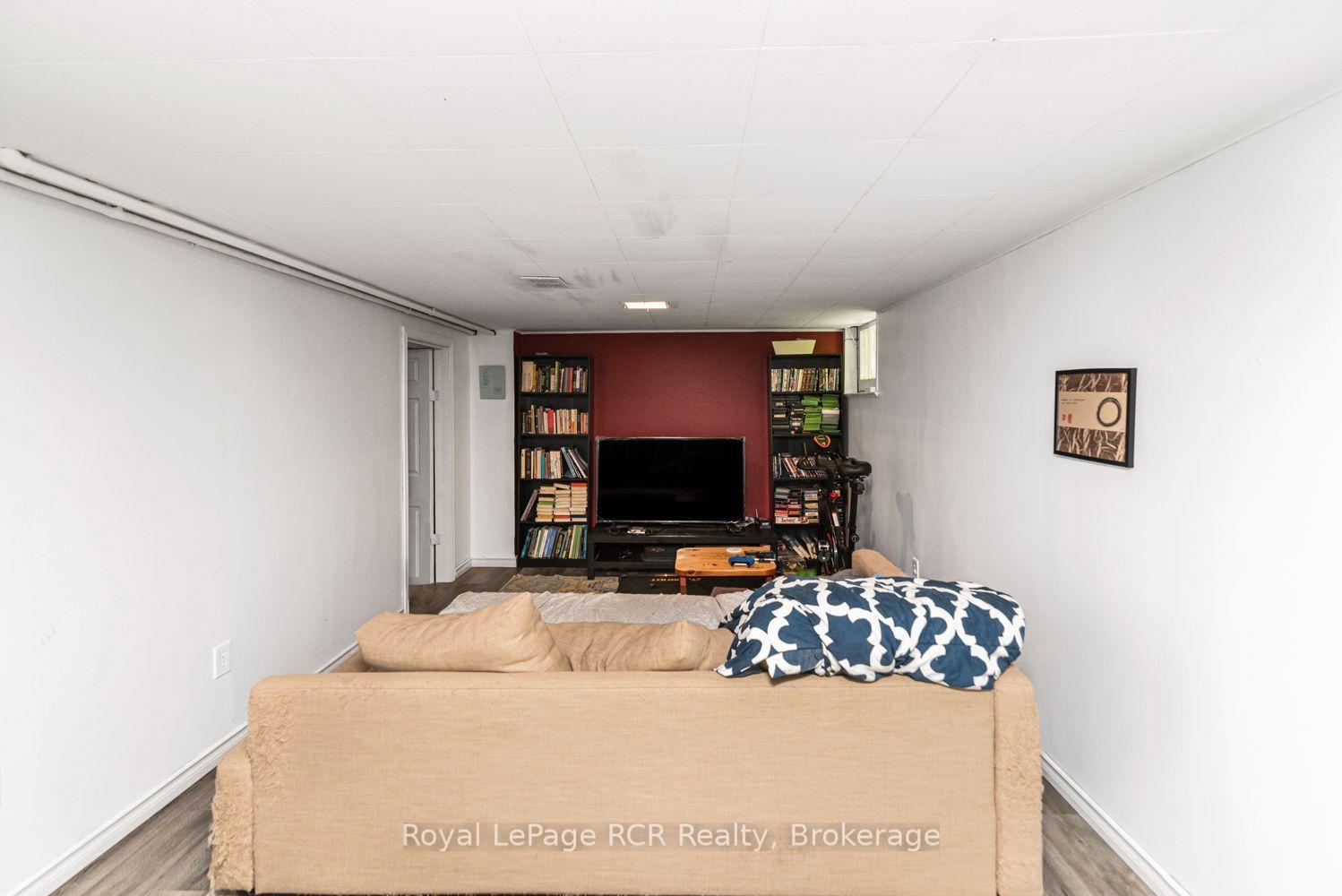 Photo 37 of 52 Cameron Avenue S, Hamilton, Bartonville — HOMEH