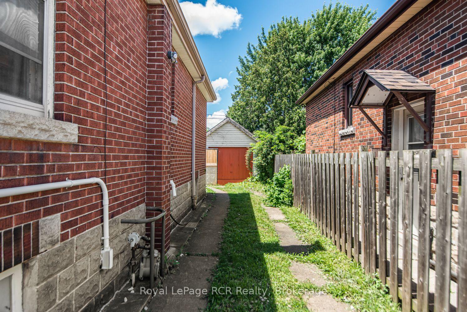 Photo 48 of 52 Cameron Avenue S, Hamilton, Bartonville — HOMEH