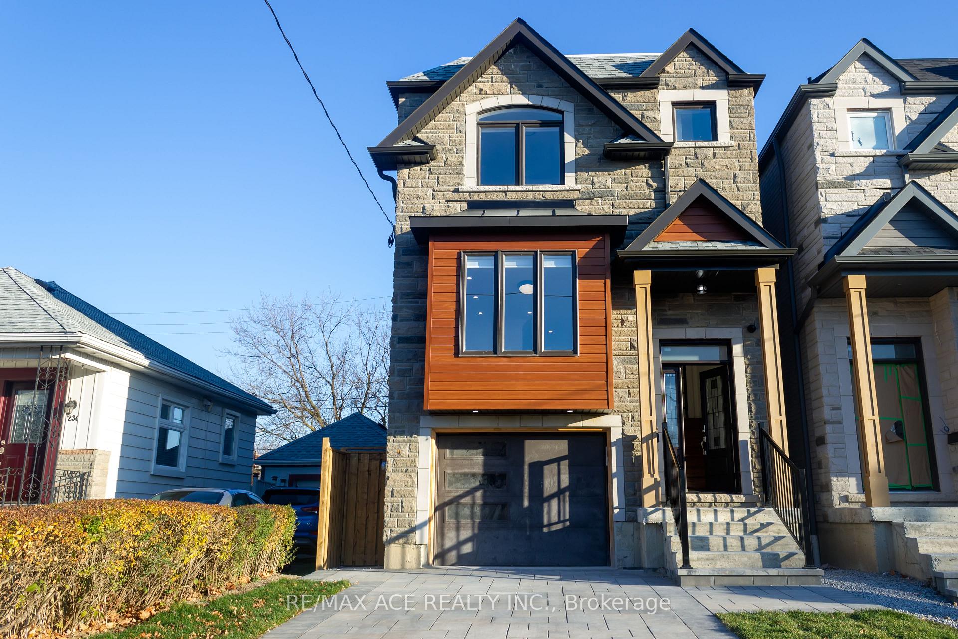 Front of 229B Mcintosh Street