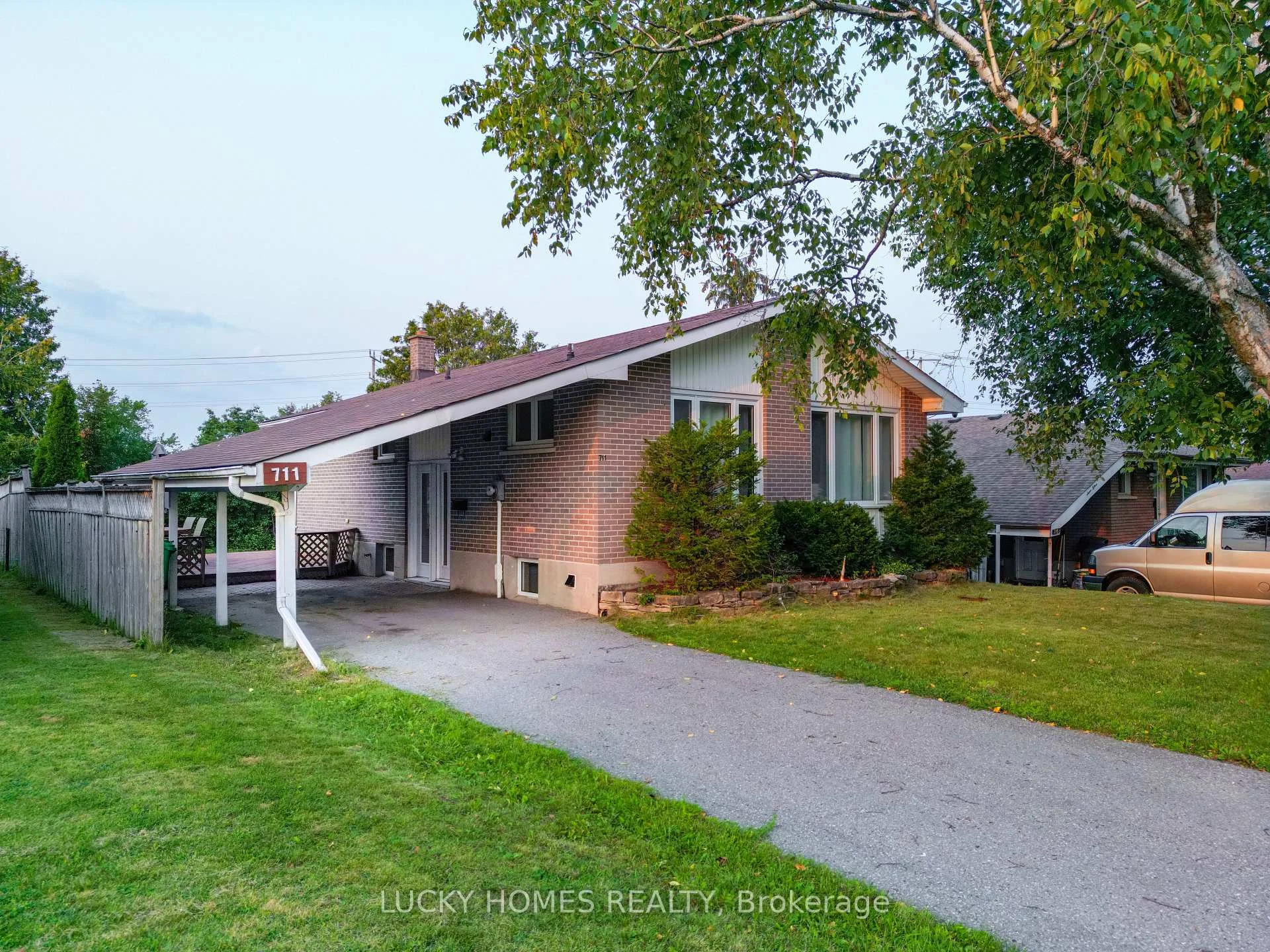 Photo 6 of 711 Otonabee Drive, Peterborough, Ashburnham Ward 4 — HOMEH