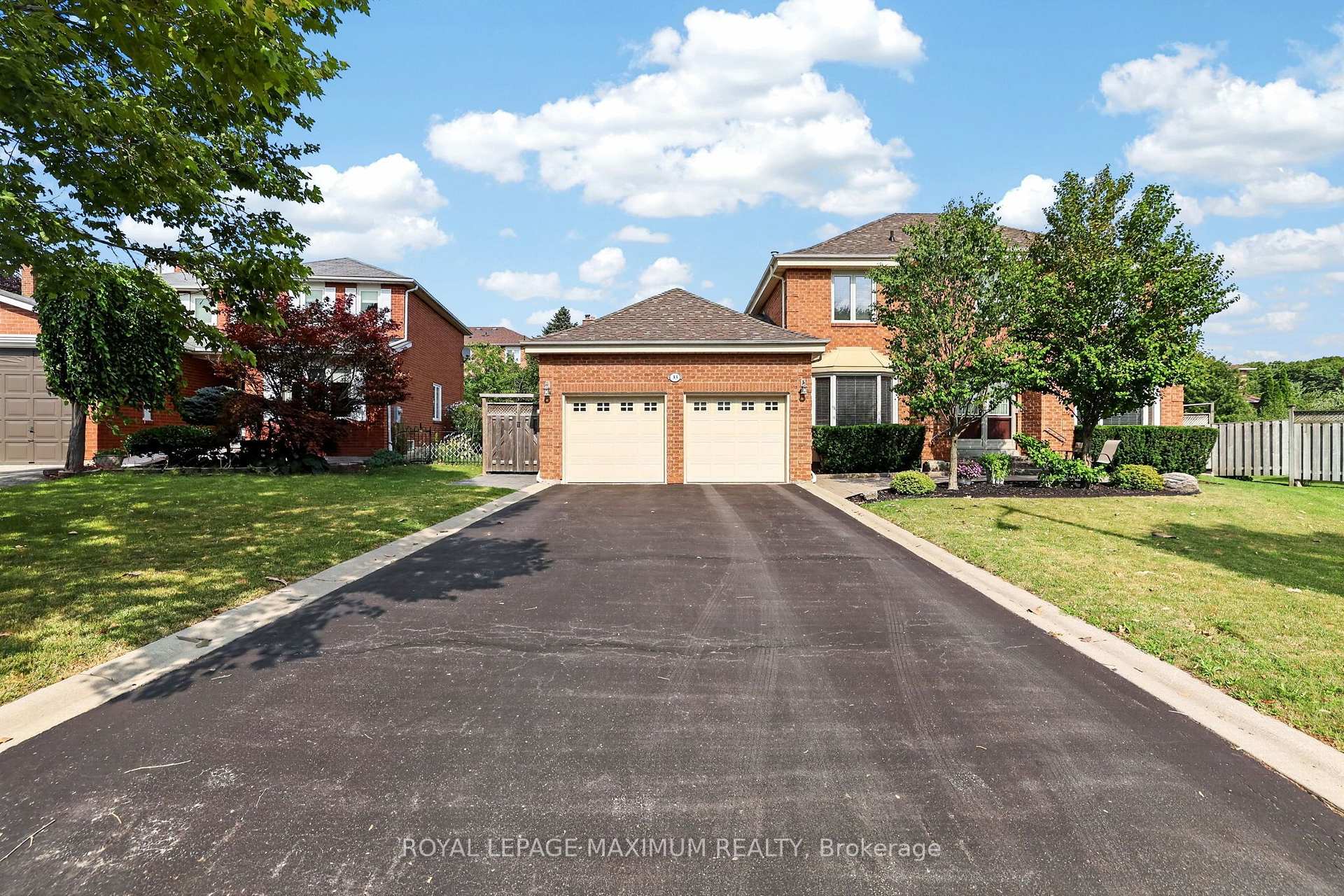 Photo 1 of 33 Whitburn Crescent, Vaughan, Maple — HOMEH