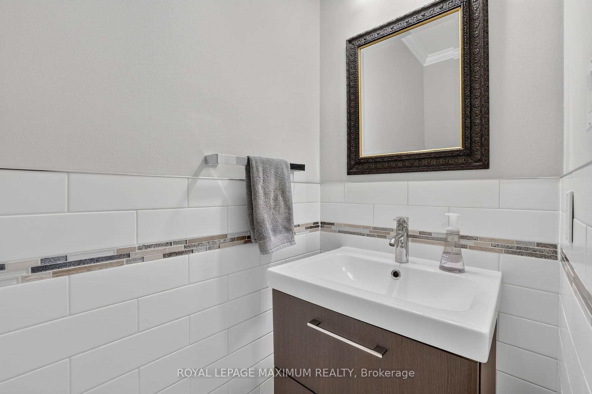 Photo 15 of 33 Whitburn Crescent, Vaughan, Maple — HOMEH