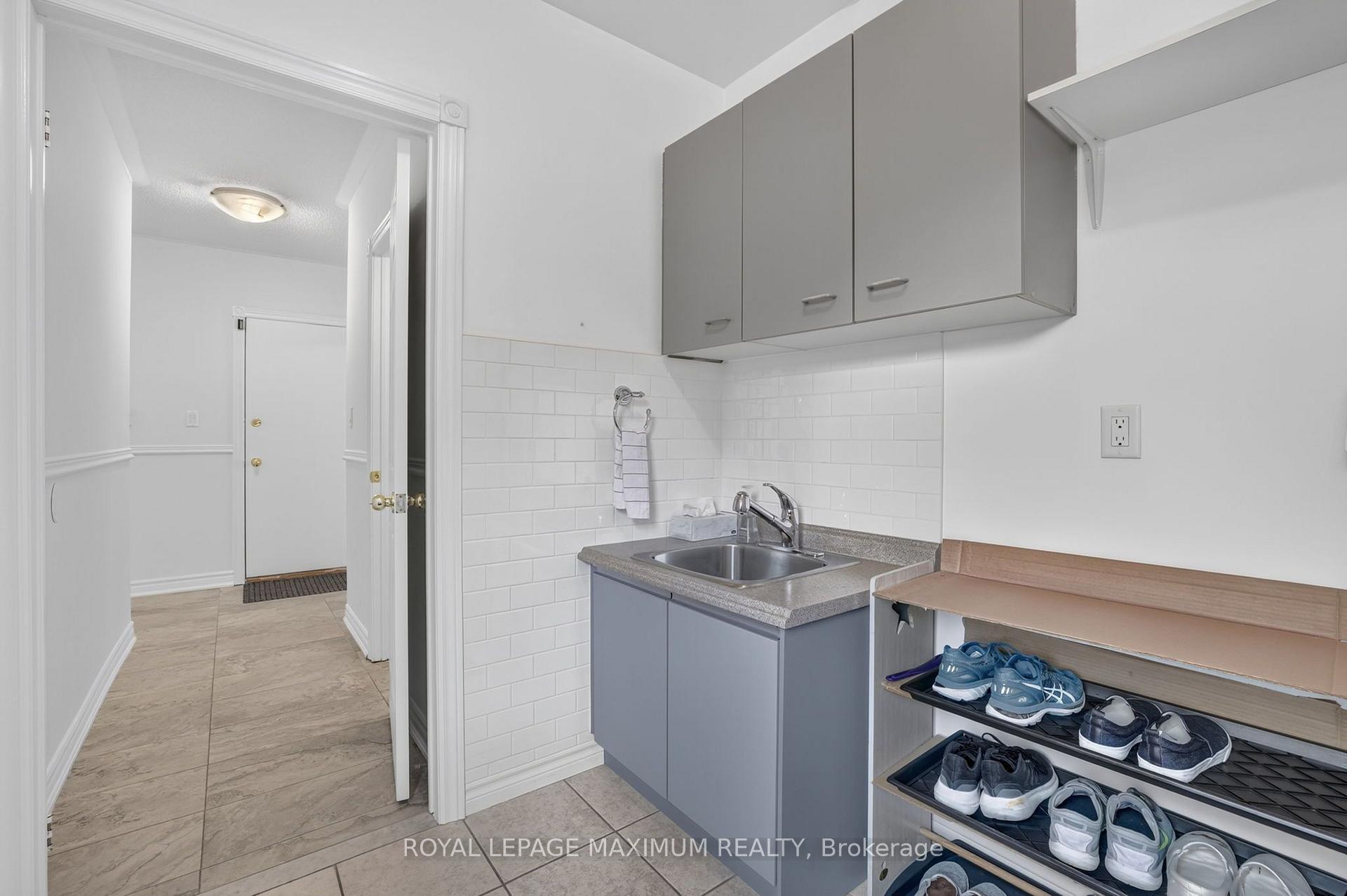 Photo 16 of 33 Whitburn Crescent, Vaughan, Maple — HOMEH