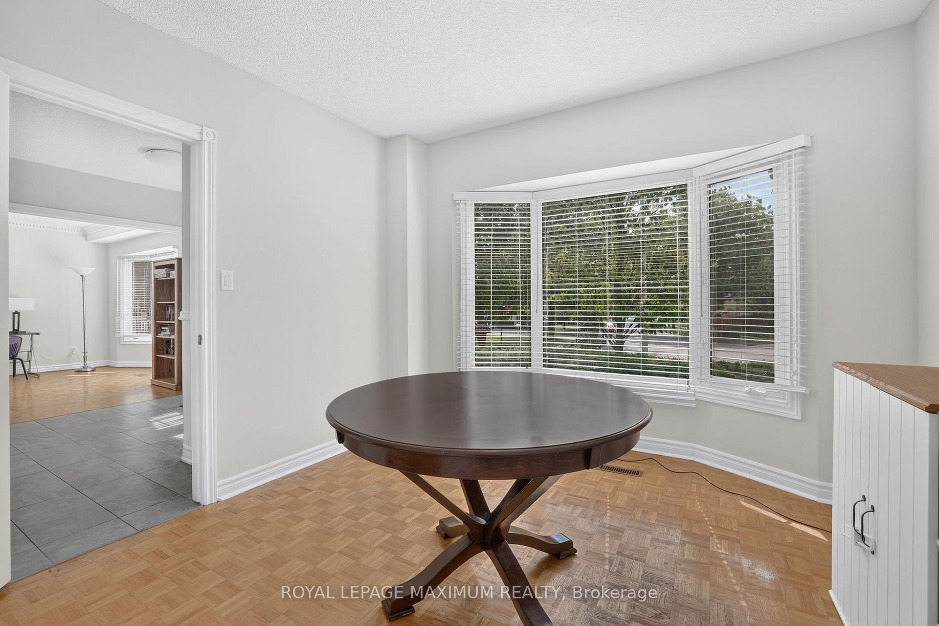 Photo 17 of 33 Whitburn Crescent, Vaughan, Maple — HOMEH