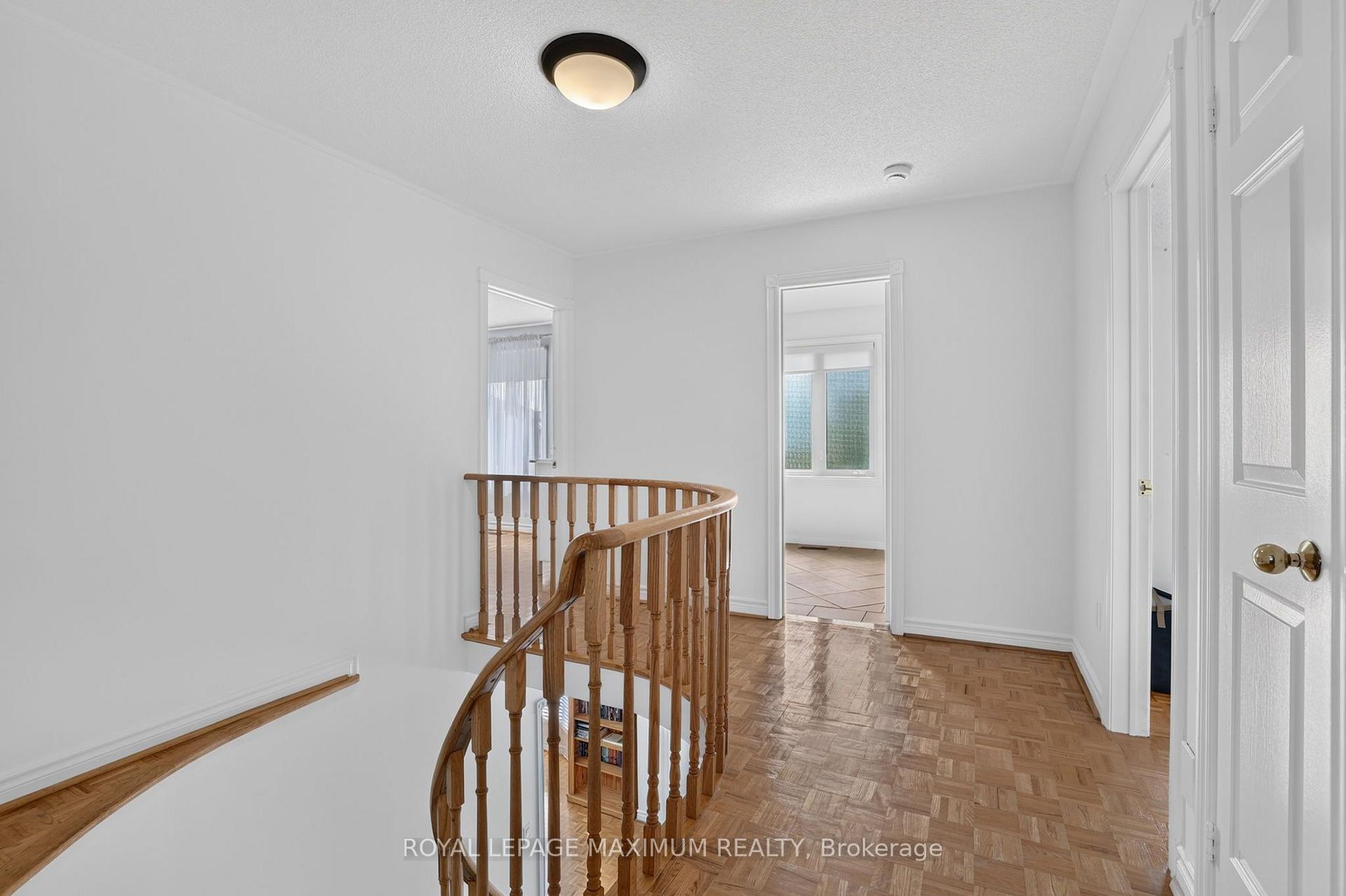 Photo 18 of 33 Whitburn Crescent, Vaughan, Maple — HOMEH