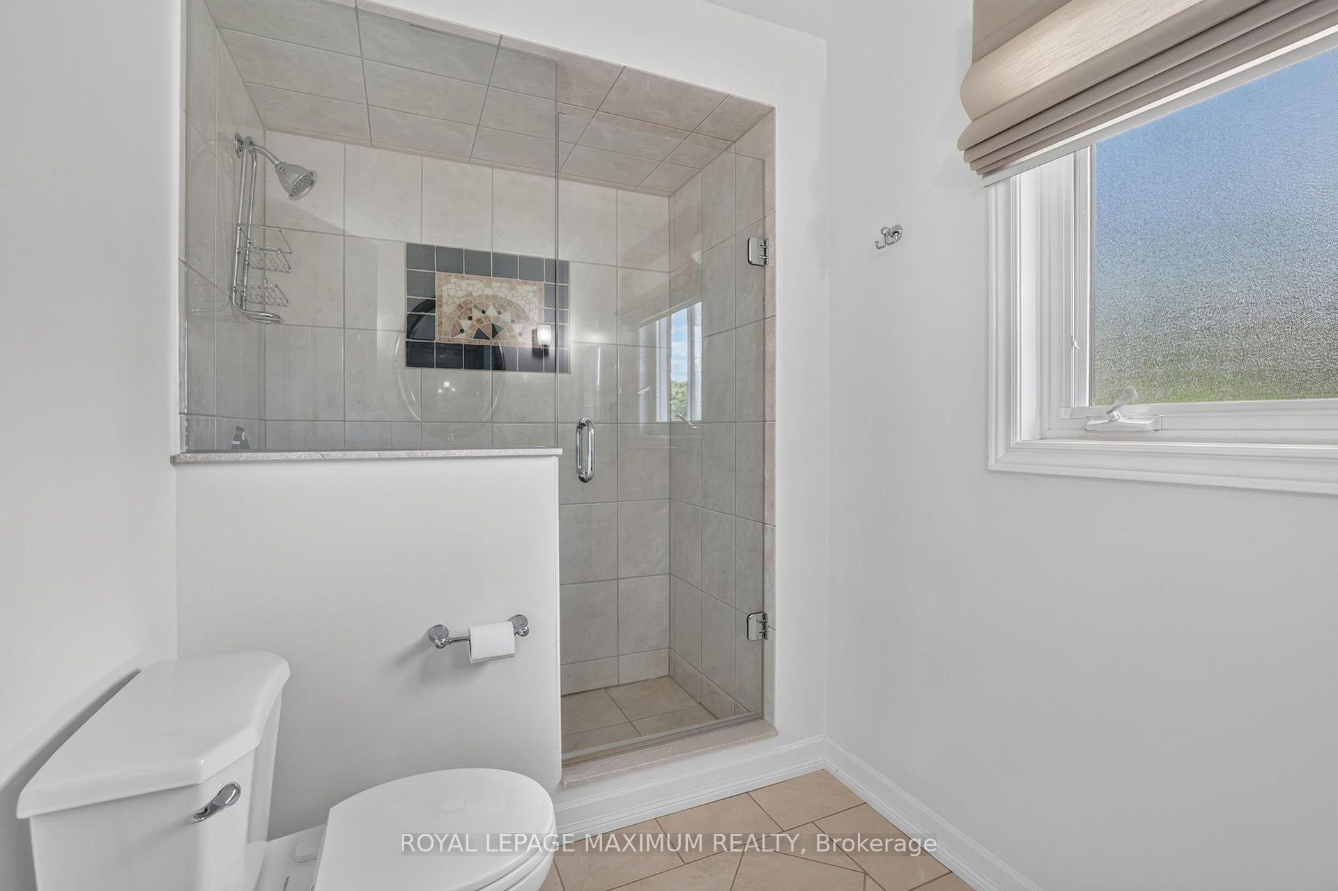 Photo 22 of 33 Whitburn Crescent, Vaughan, Maple — HOMEH