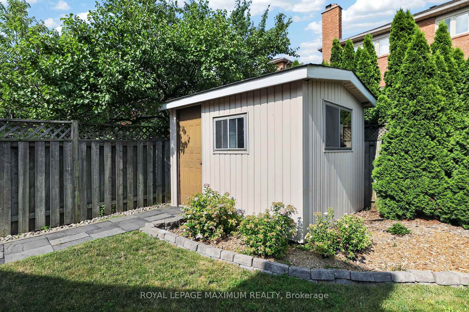 Photo 30 of 33 Whitburn Crescent, Vaughan, Maple — HOMEH