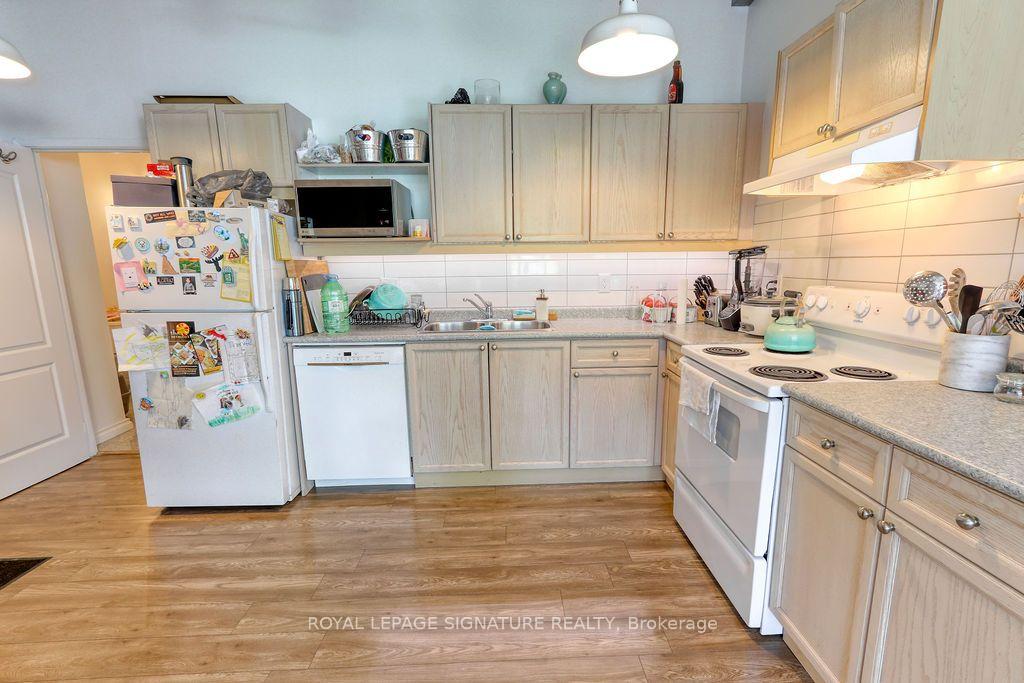 Photo 3 of Unit Unit B, 44 Stafford Street, Toronto, Niagara — HOMEH