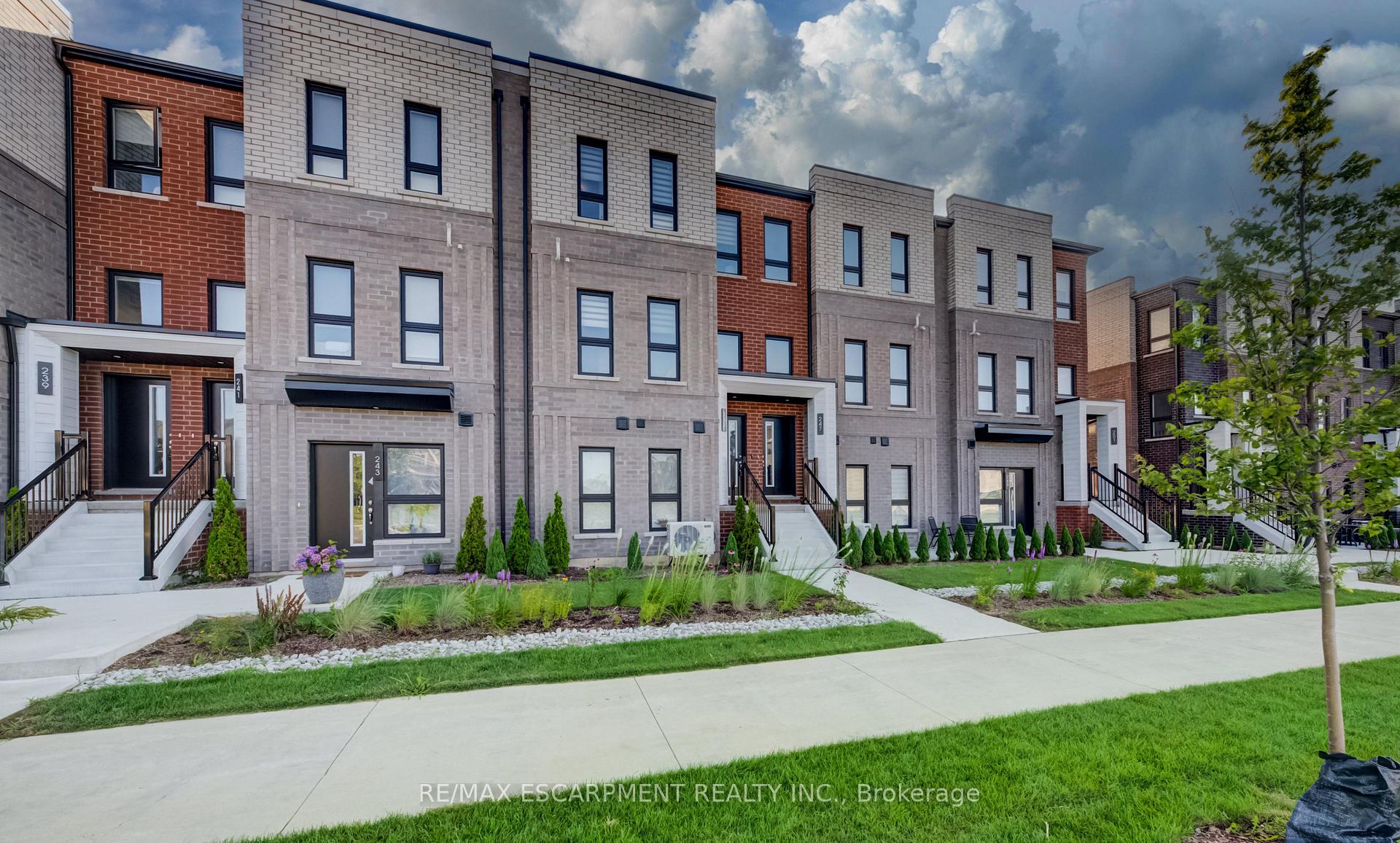 Photo 2 of 247 Burke Street, Hamilton, Waterdown — HOMEH