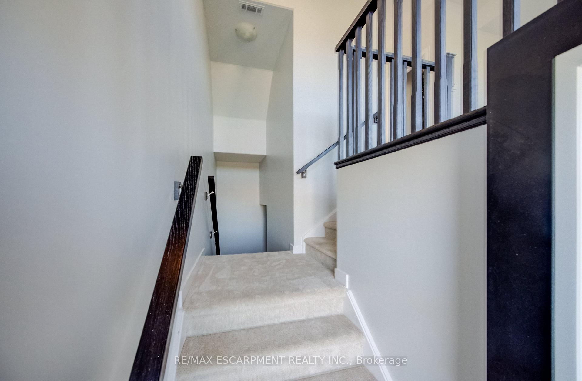 Photo 5 of 247 Burke Street, Hamilton, Waterdown — HOMEH