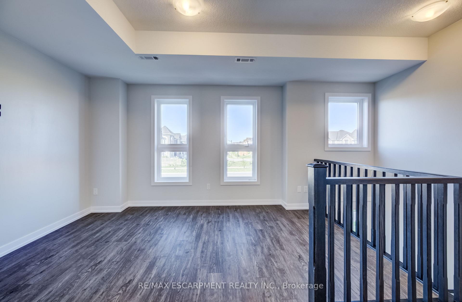 Photo 6 of 247 Burke Street, Hamilton, Waterdown — HOMEH