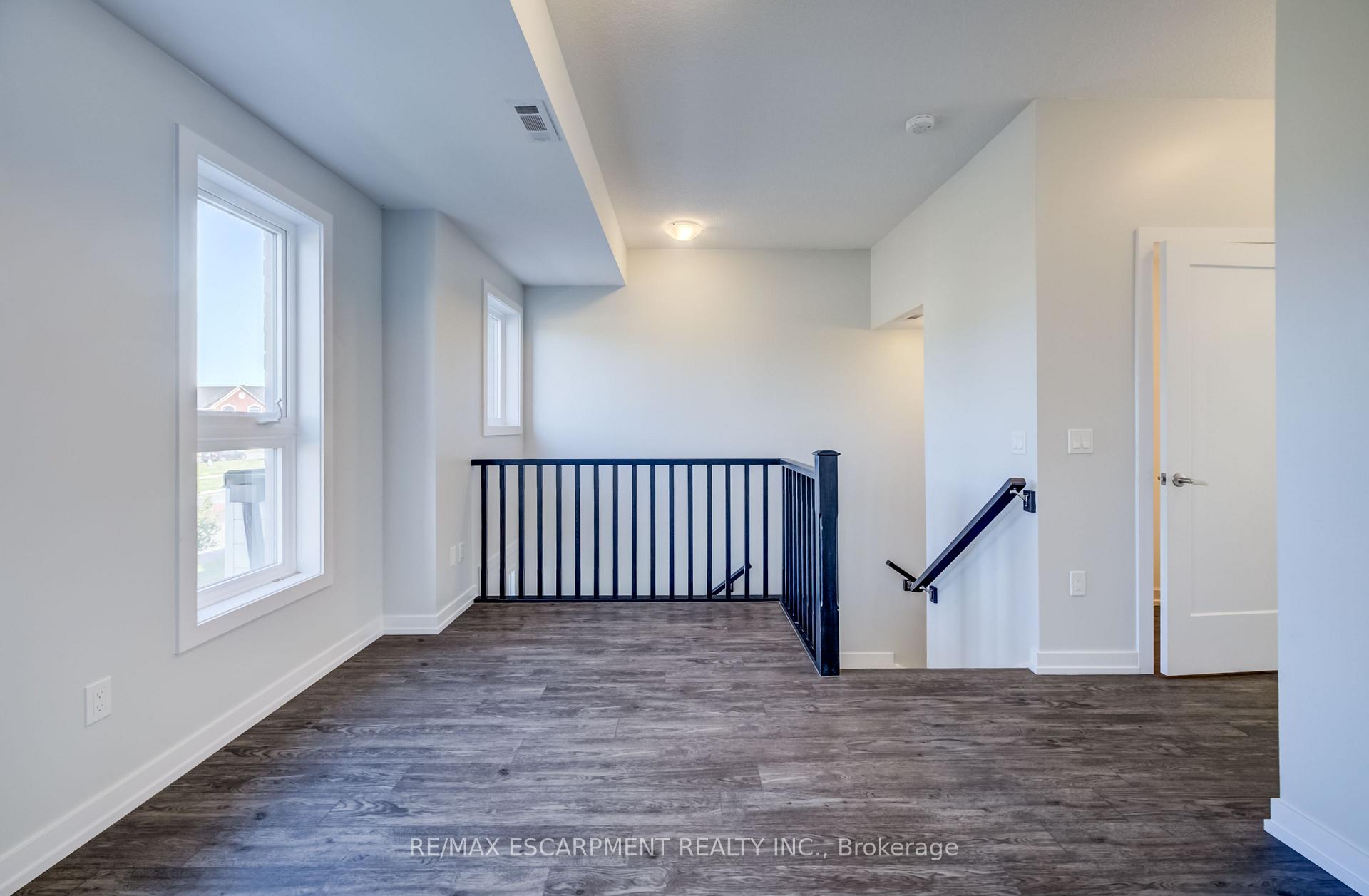 Photo 7 of 247 Burke Street, Hamilton, Waterdown — HOMEH