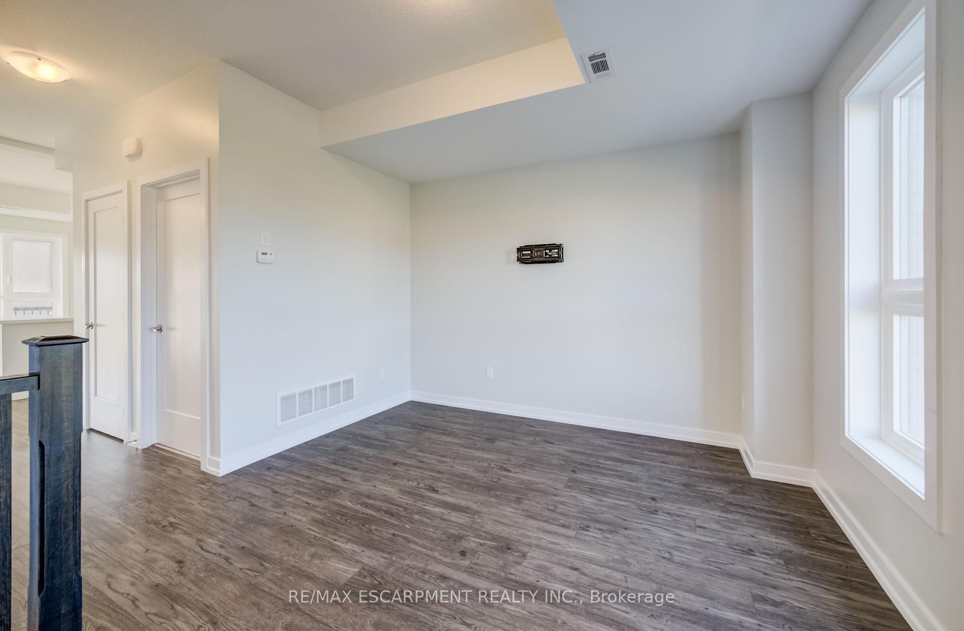 Photo 8 of 247 Burke Street, Hamilton, Waterdown — HOMEH