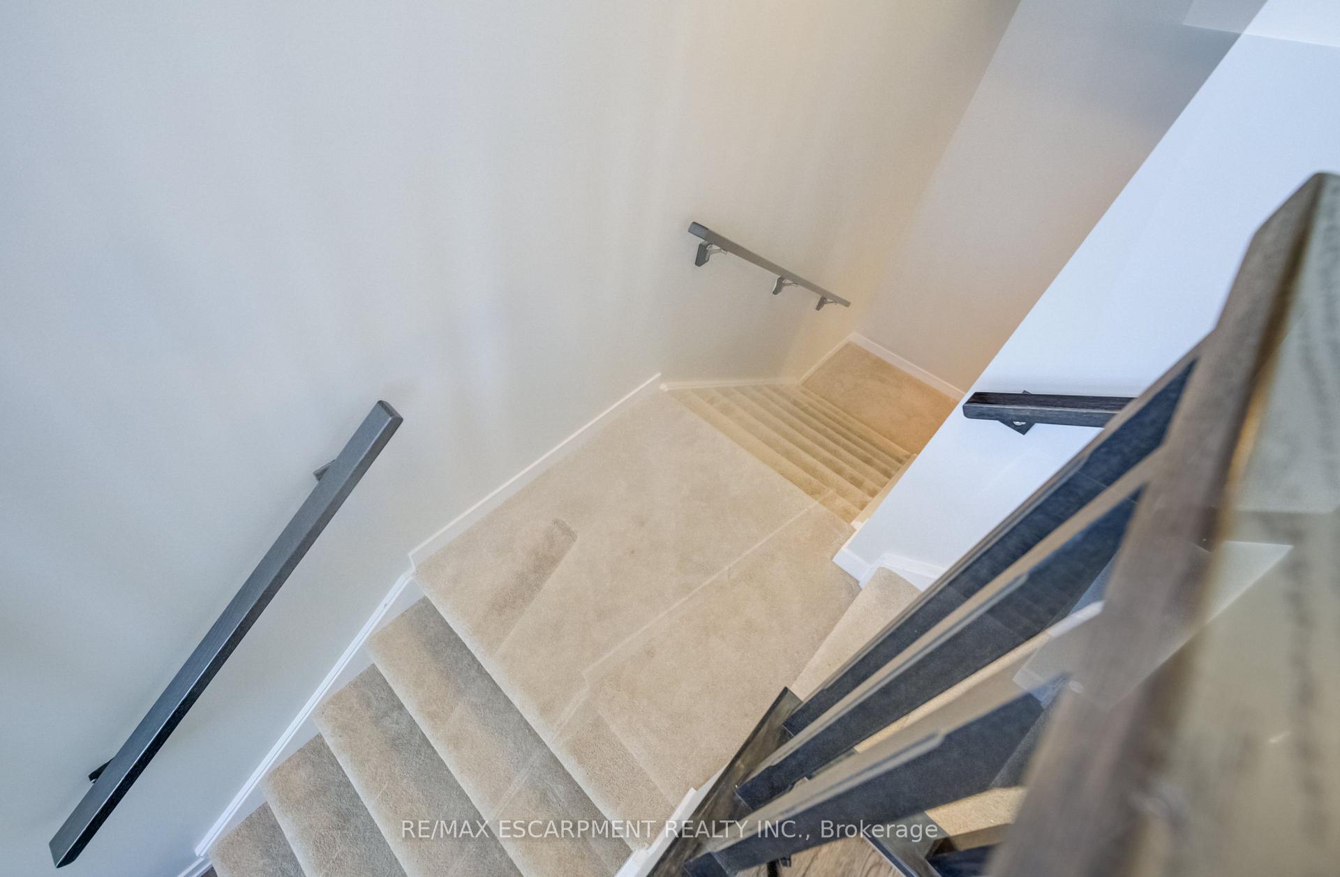 Photo 9 of 247 Burke Street, Hamilton, Waterdown — HOMEH