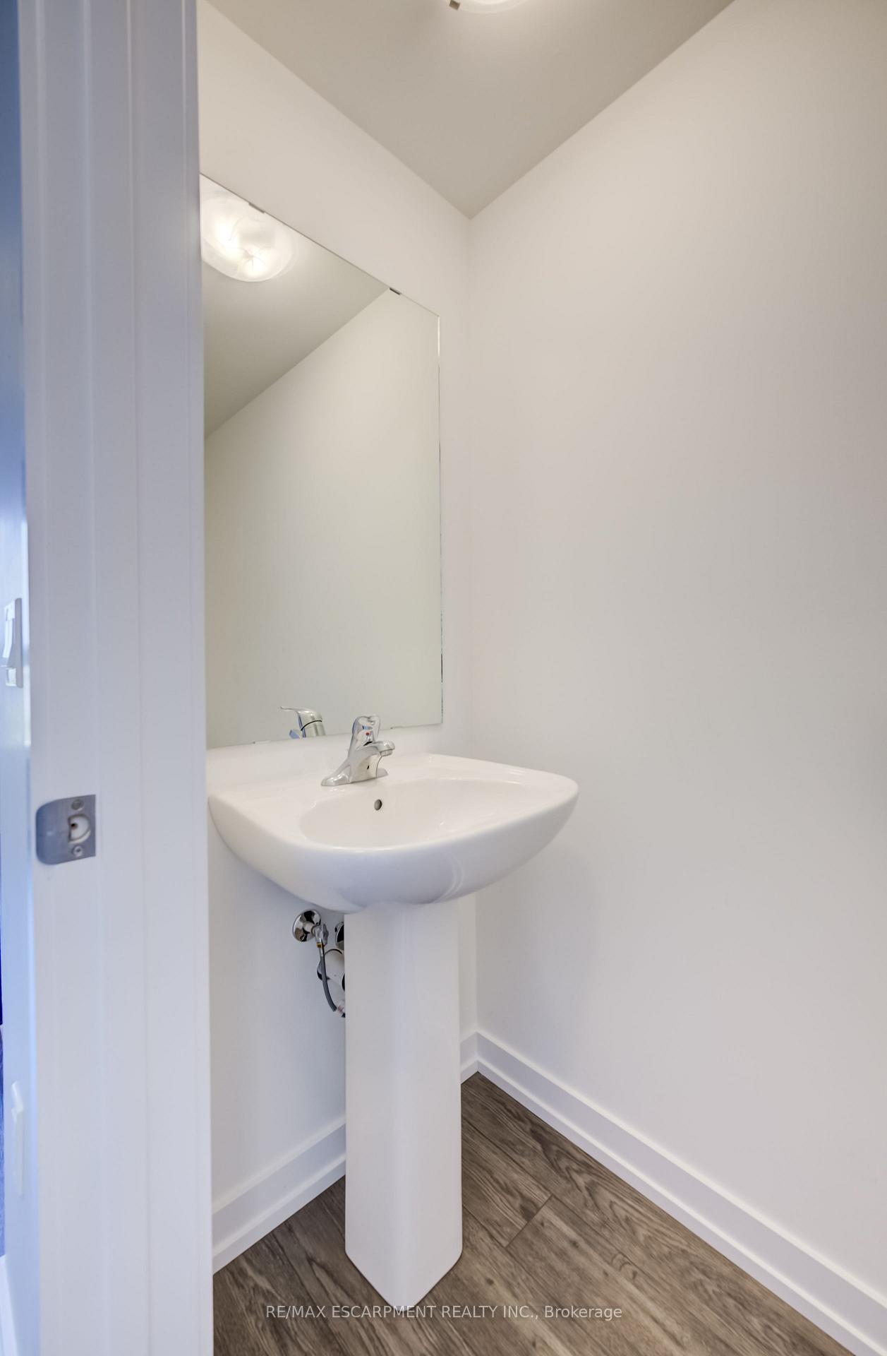 Photo 10 of 247 Burke Street, Hamilton, Waterdown — HOMEH