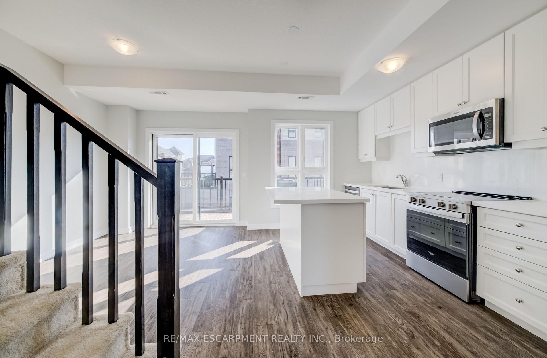 Photo 11 of 247 Burke Street, Hamilton, Waterdown — HOMEH
