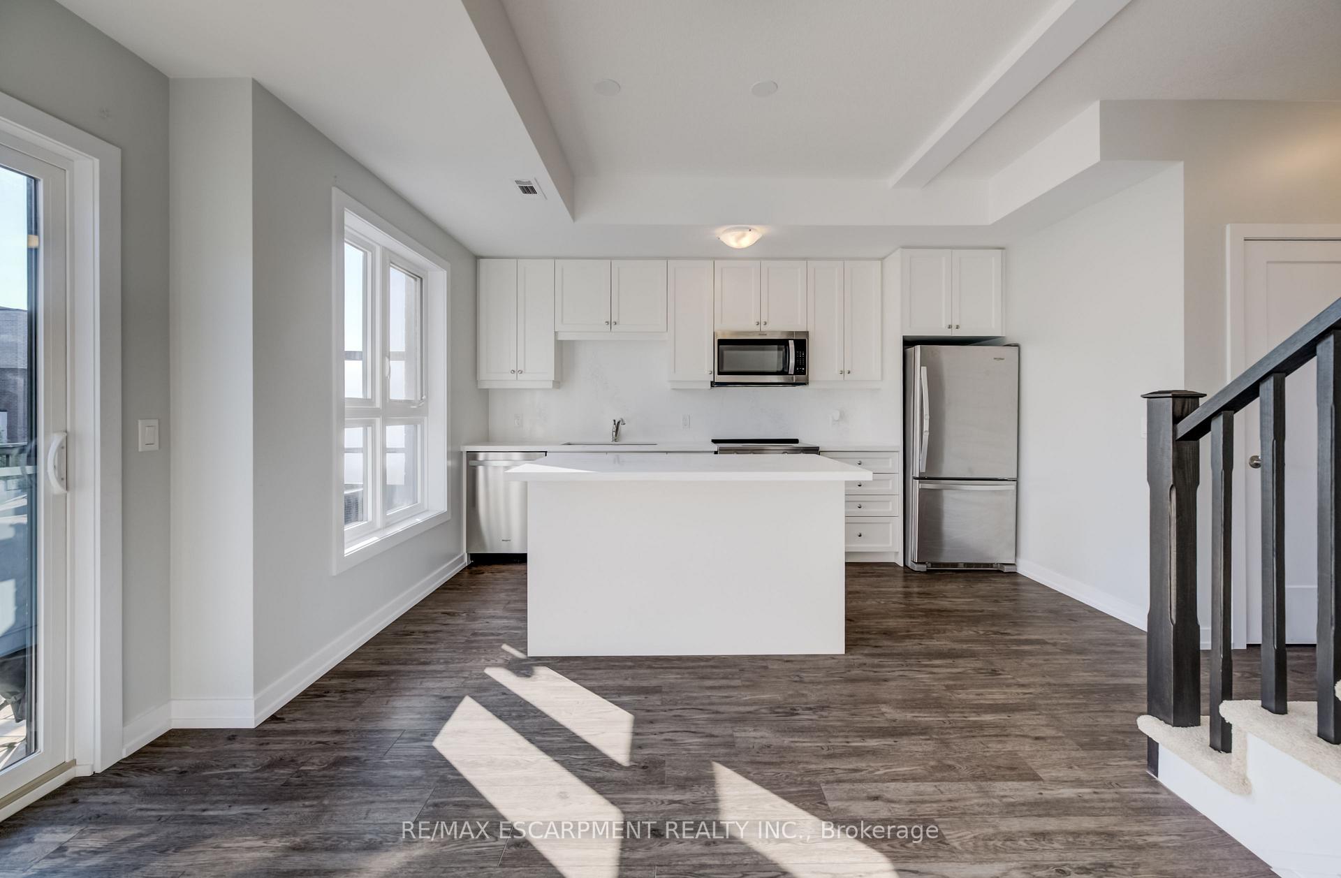 Photo 14 of 247 Burke Street, Hamilton, Waterdown — HOMEH