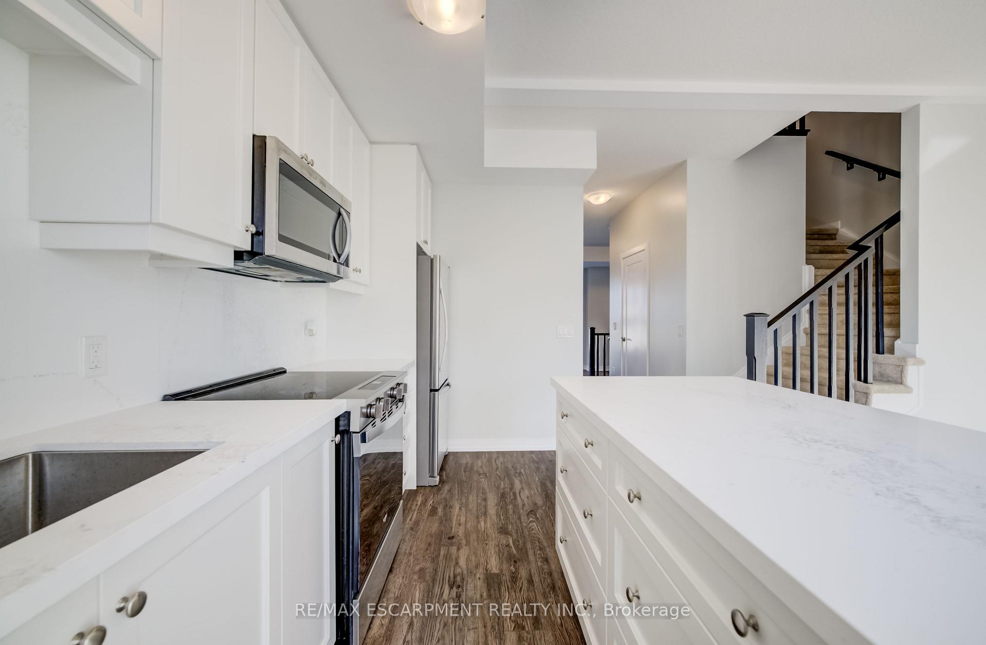 Photo 17 of 247 Burke Street, Hamilton, Waterdown — HOMEH