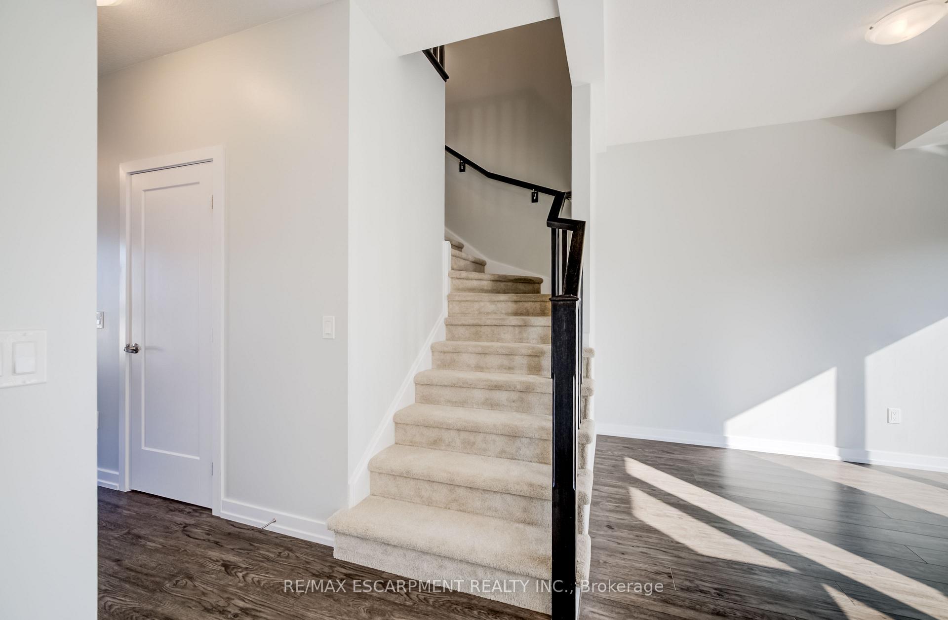 Photo 19 of 247 Burke Street, Hamilton, Waterdown — HOMEH