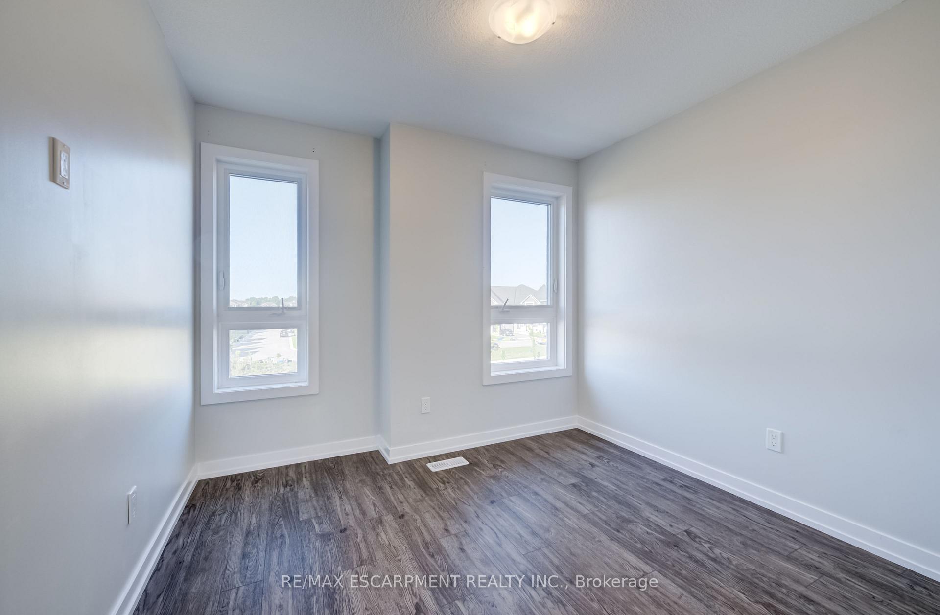 Photo 23 of 247 Burke Street, Hamilton, Waterdown — HOMEH