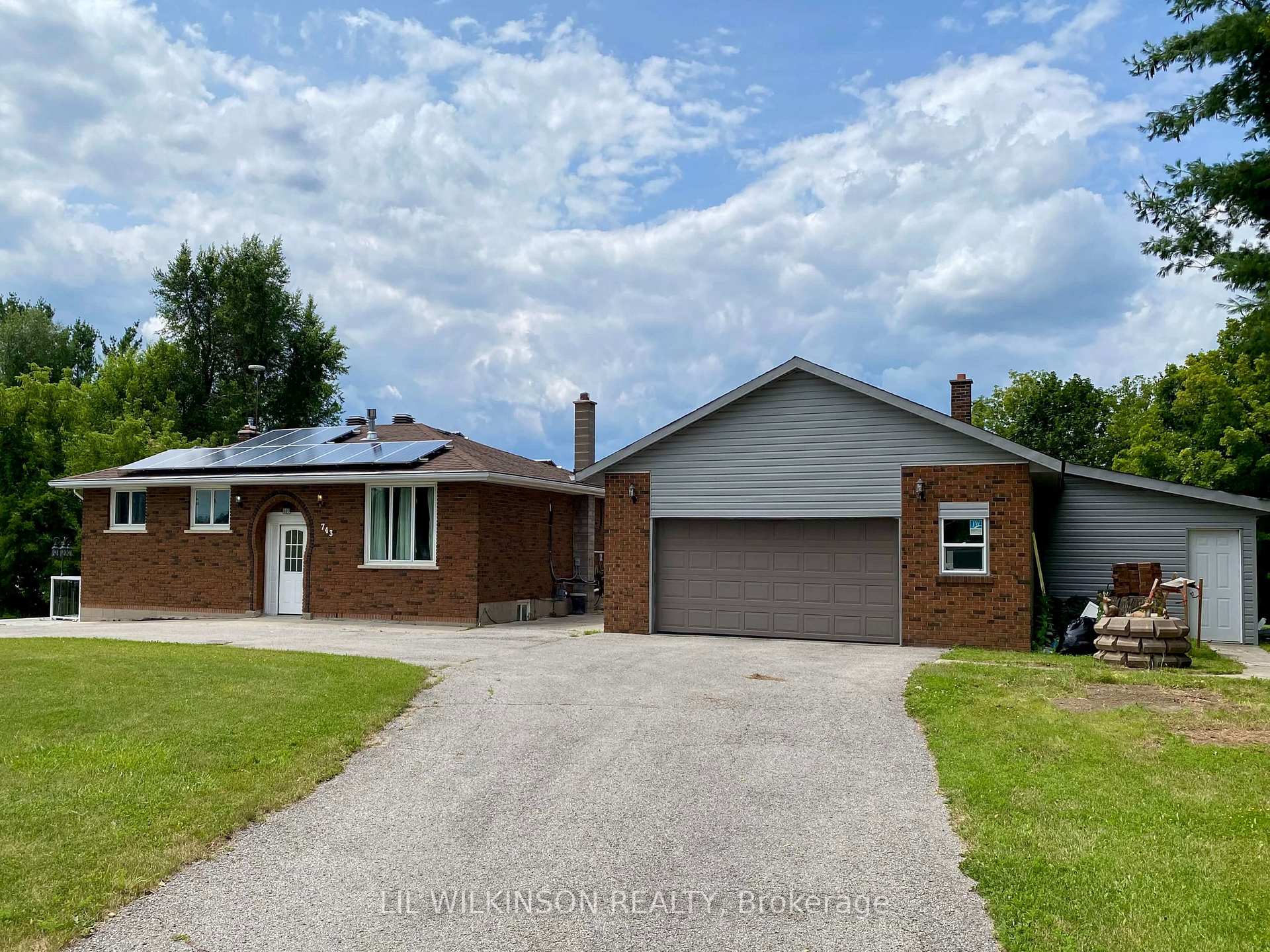 Photo 2 of 743 Essa Road, Barrie, Holly — HOMEH