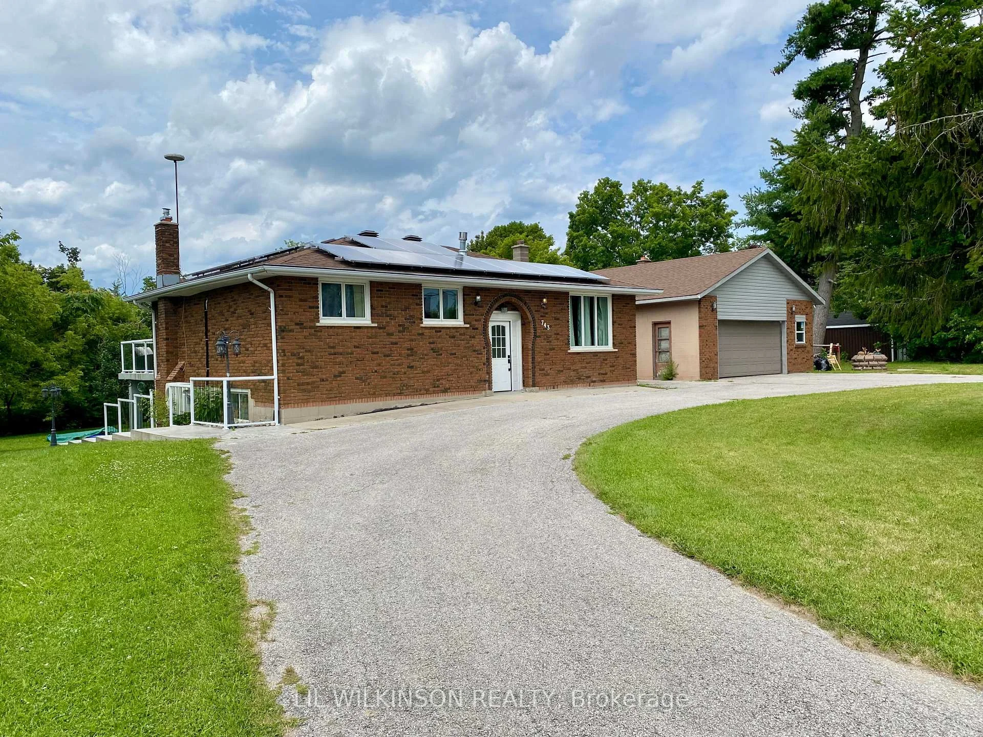 Photo 3 of 743 Essa Road, Barrie, Holly — HOMEH