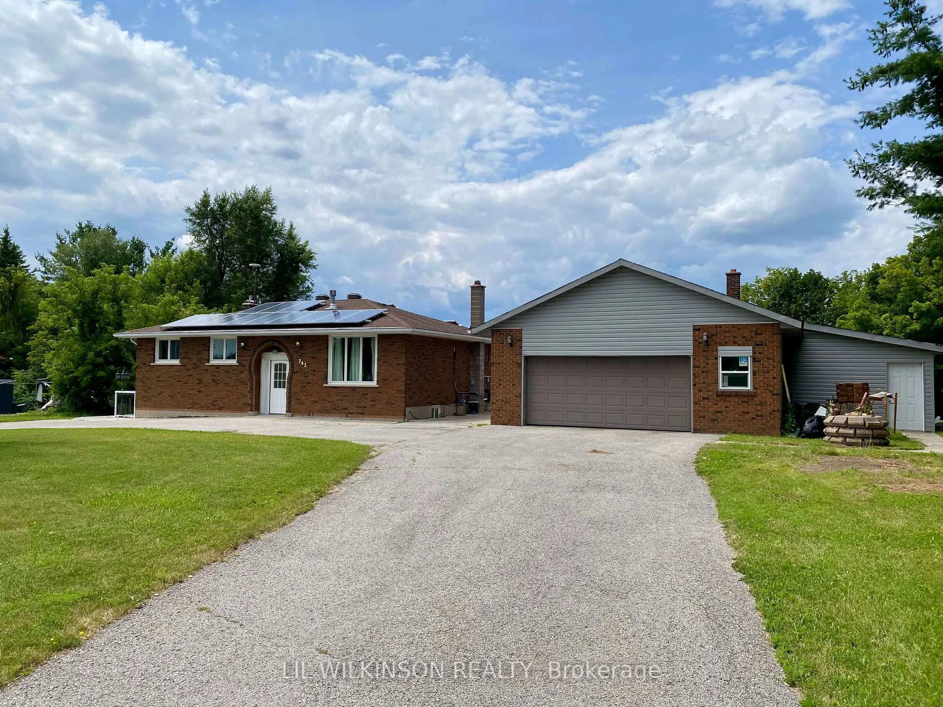 Photo 5 of 743 Essa Road, Barrie, Holly — HOMEH