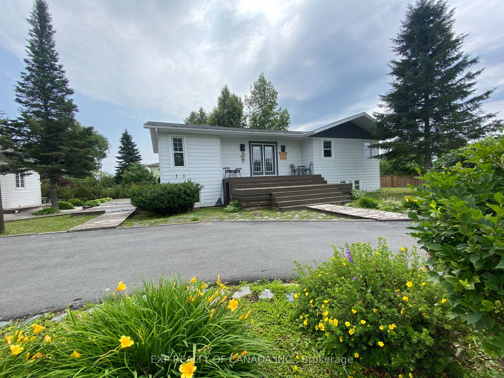 Photo 6 of 34 Seventh Street W, Cochrane — HOMEH