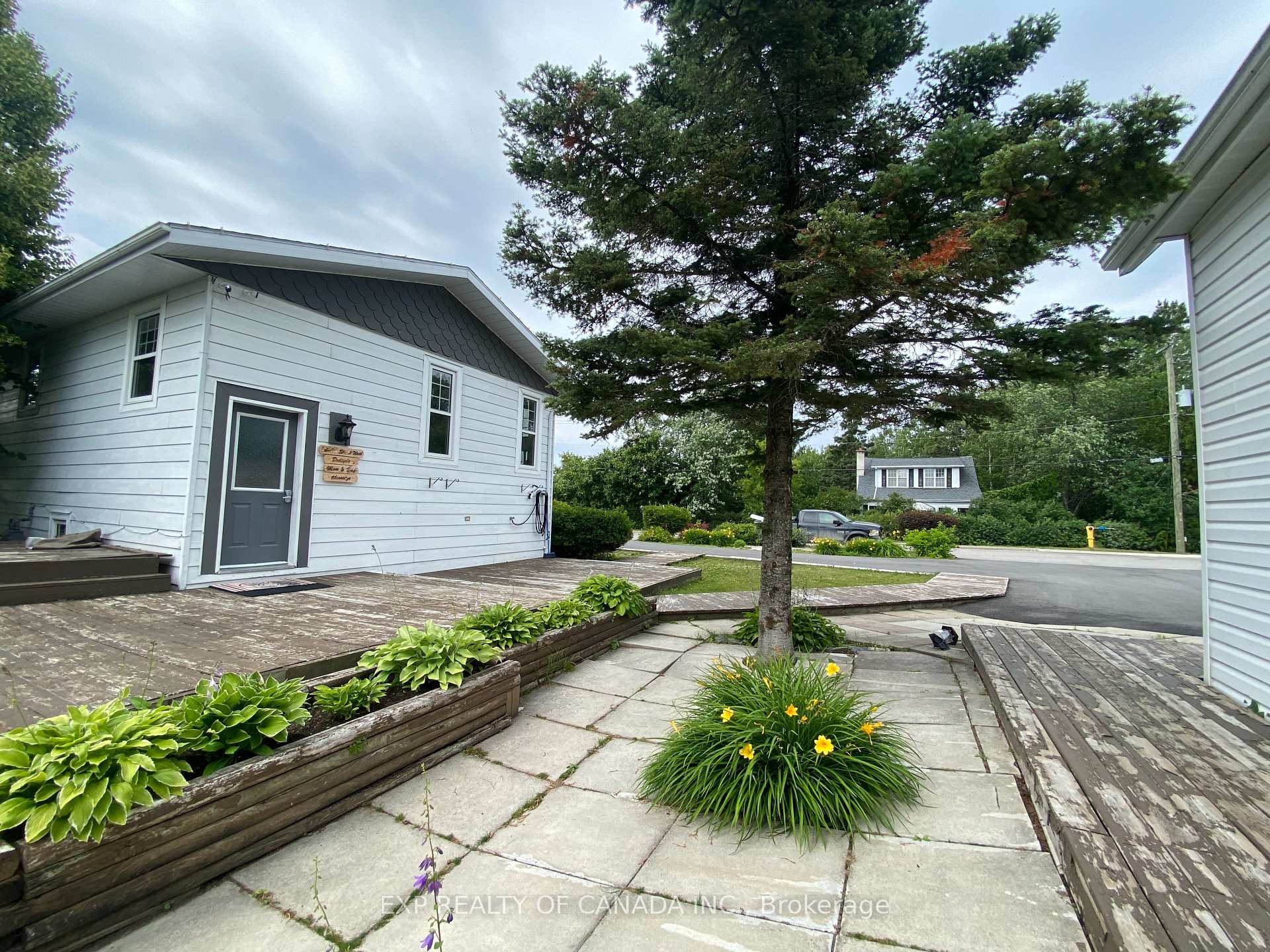 Photo 7 of 34 Seventh Street W, Cochrane — HOMEH