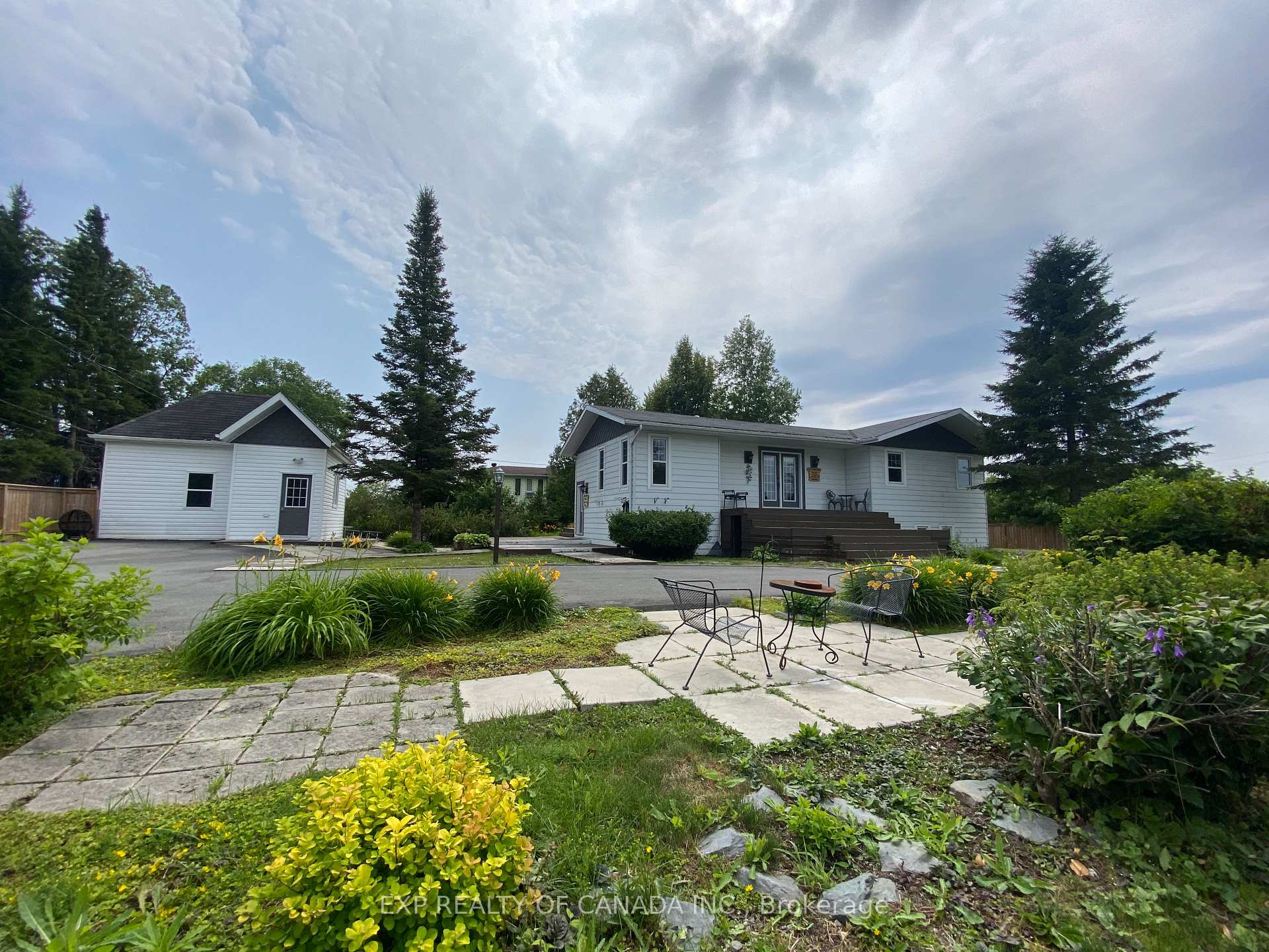 Photo 3 of 34 Seventh Street W, Cochrane — HOMEH