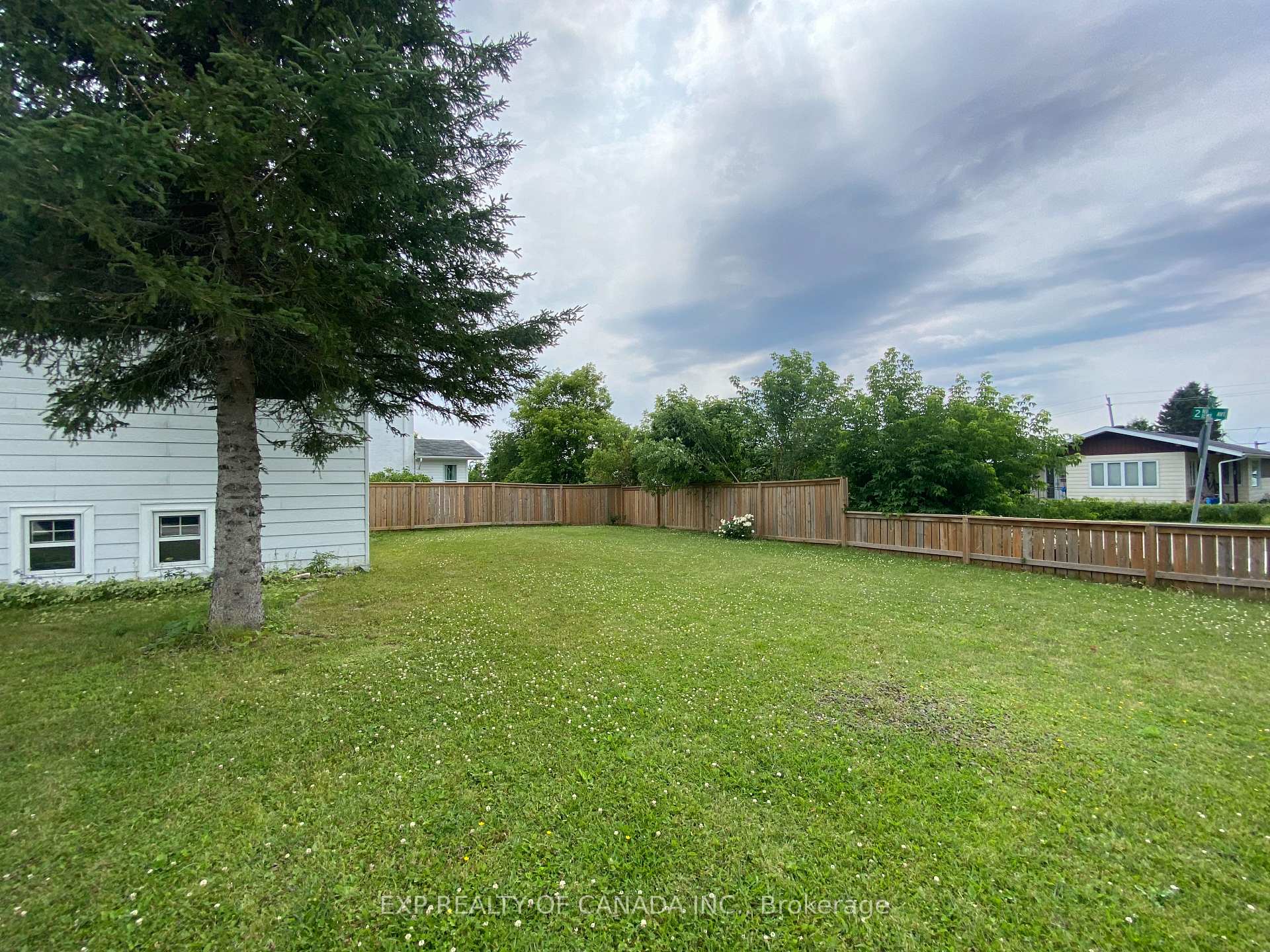 Photo 12 of 34 Seventh Street W, Cochrane — HOMEH
