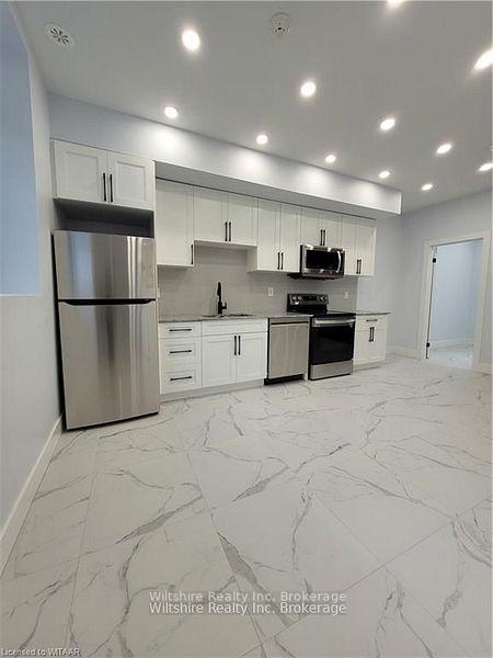 Photo 4 of Unit 7, 14 Glendale Drive, Tillsonburg — HOMEH