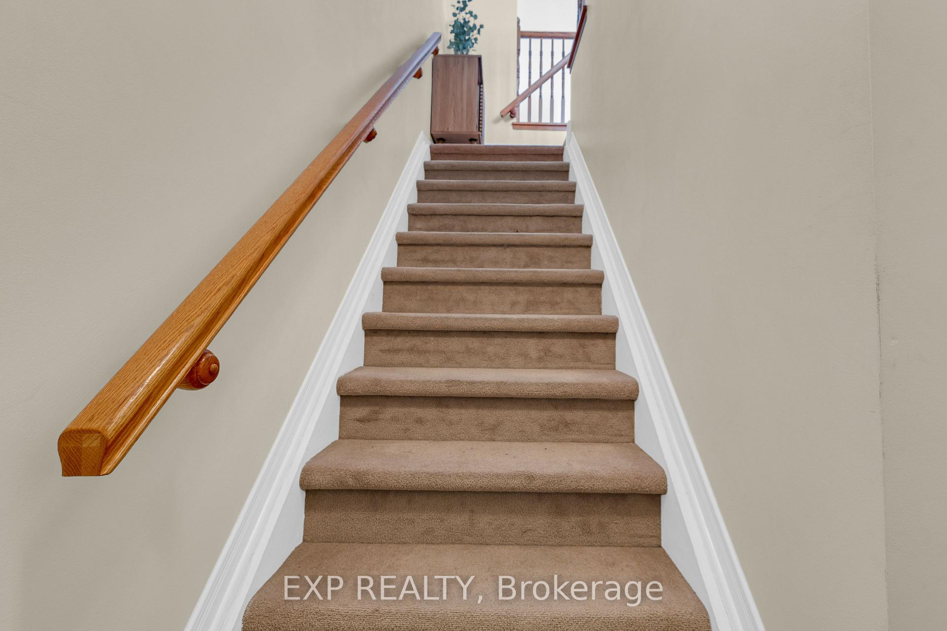 Photo 3 of 555 Reardon Private, Ottawa, Heron Gate/Industrial Park — HOMEH
